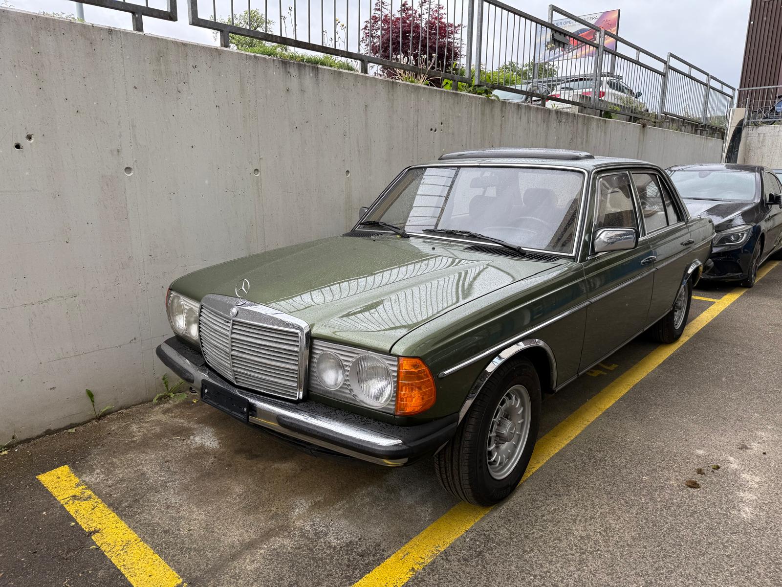 MERCEDES-BENZ E 230-image-2