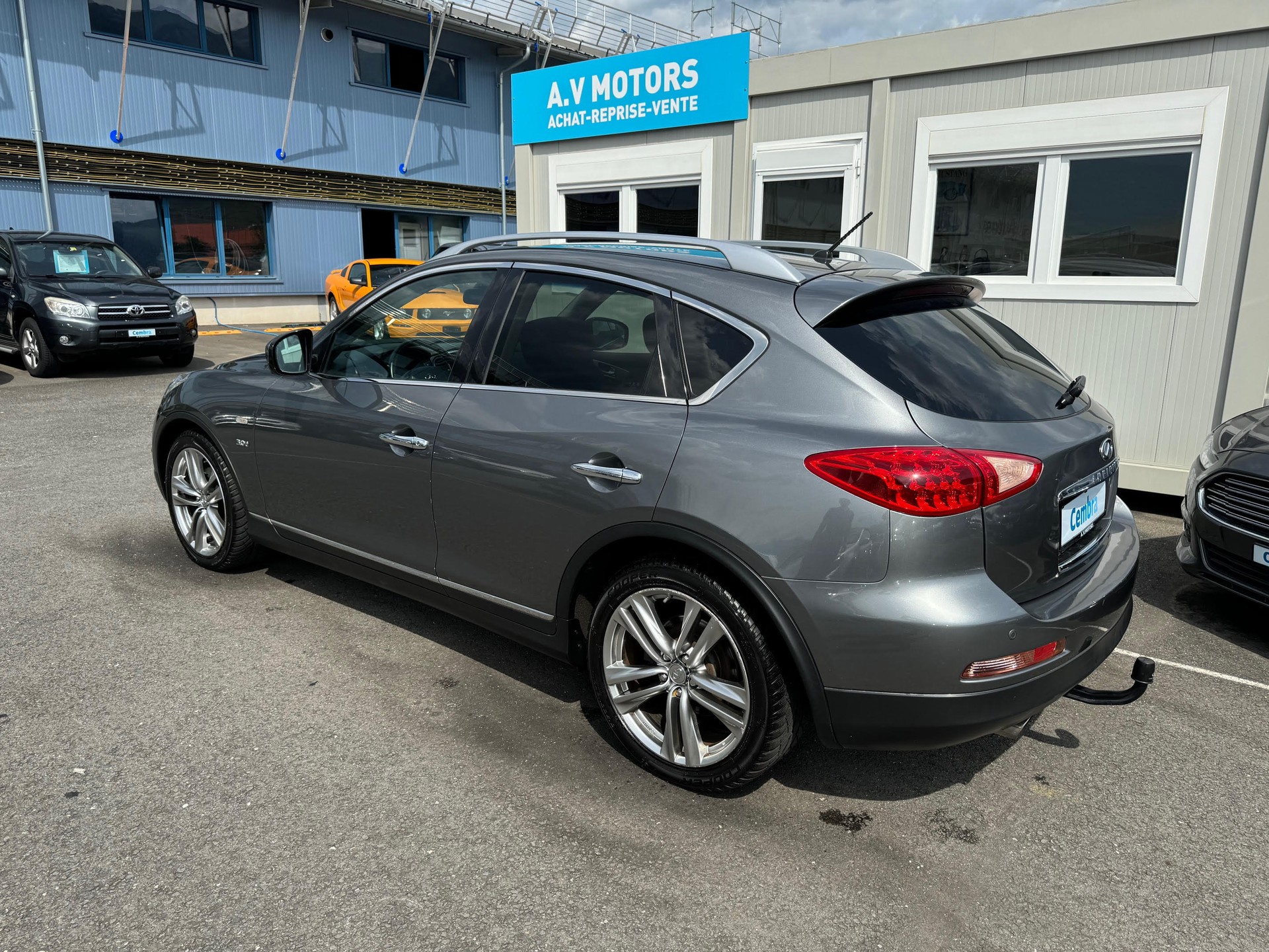 INFINITI QX50 3.0d GT Premium AWD Automatic-image-3
