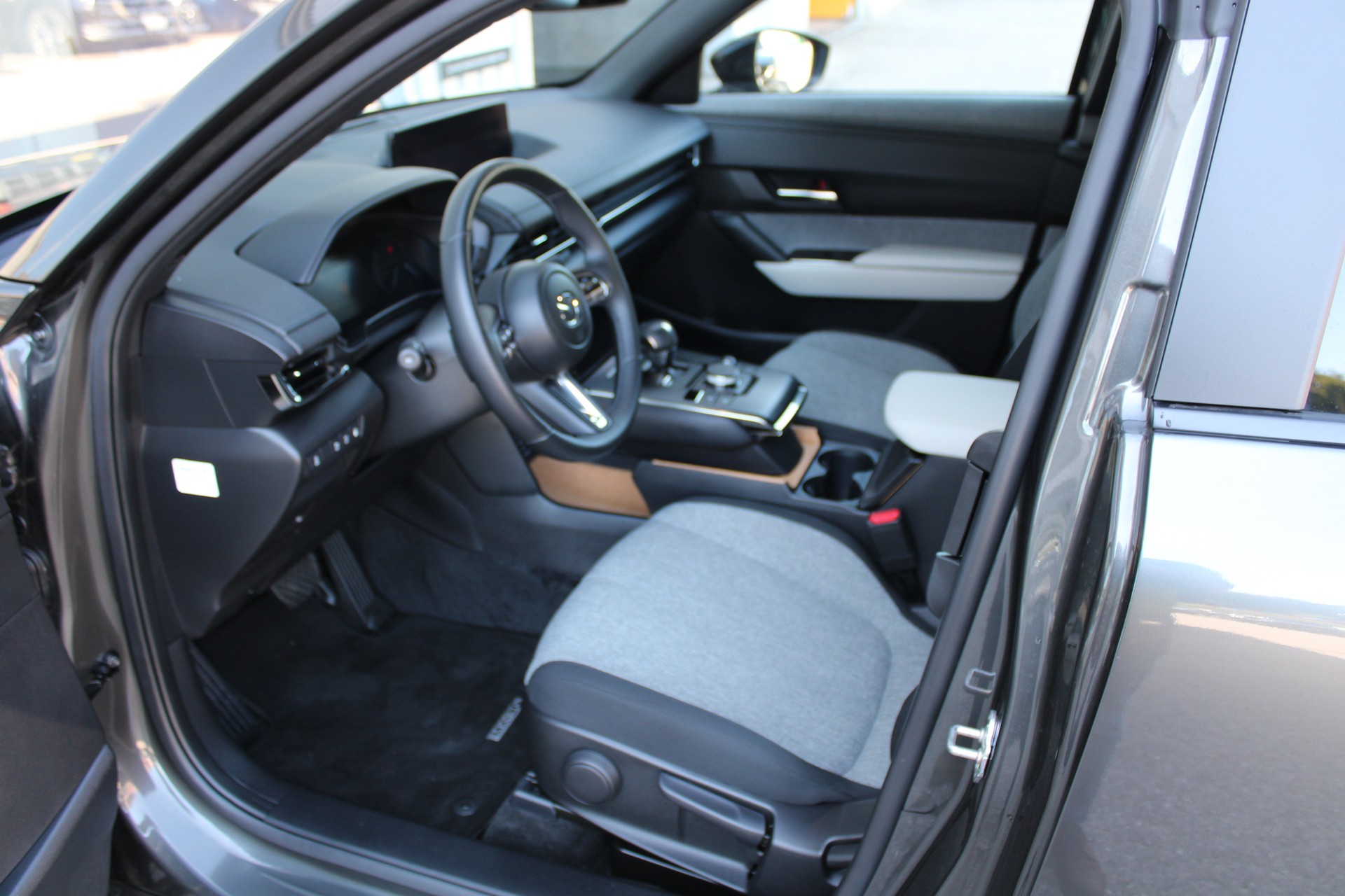 MAZDA MX-30 R-EV - 170 CV ELECTRIQUE avec générateur WANKEL-image-12