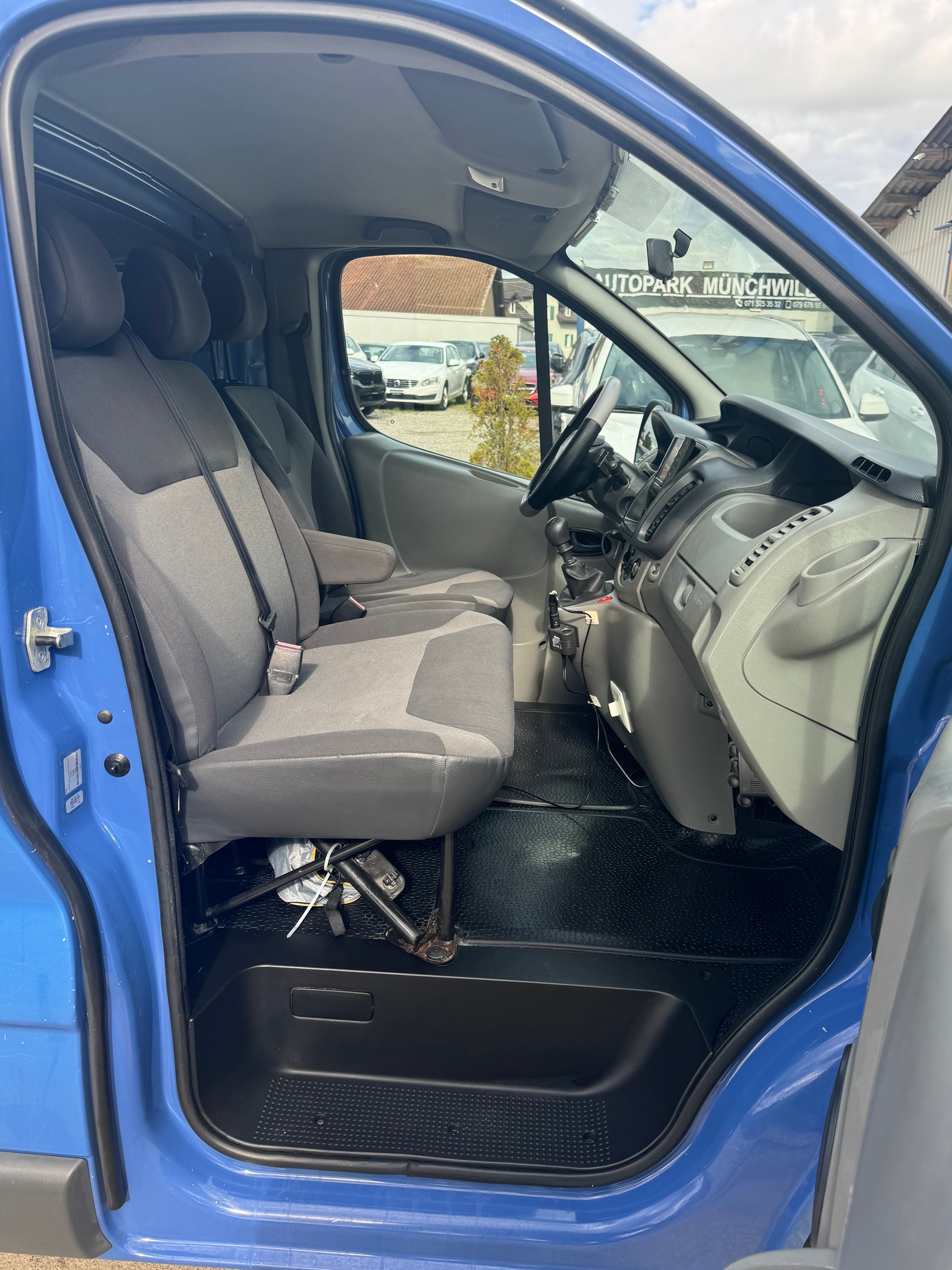 RENAULT Trafic 2.0i 2.9t L2H1-image-6