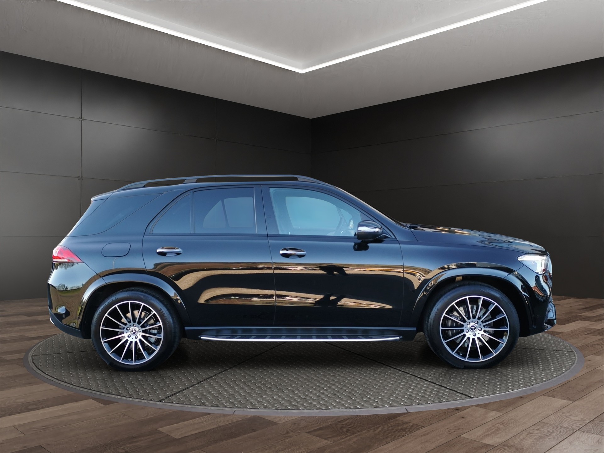 MERCEDES-BENZ GLE 400 d 4Matic AMG Line 9G-Tronic-showroom-element-3
