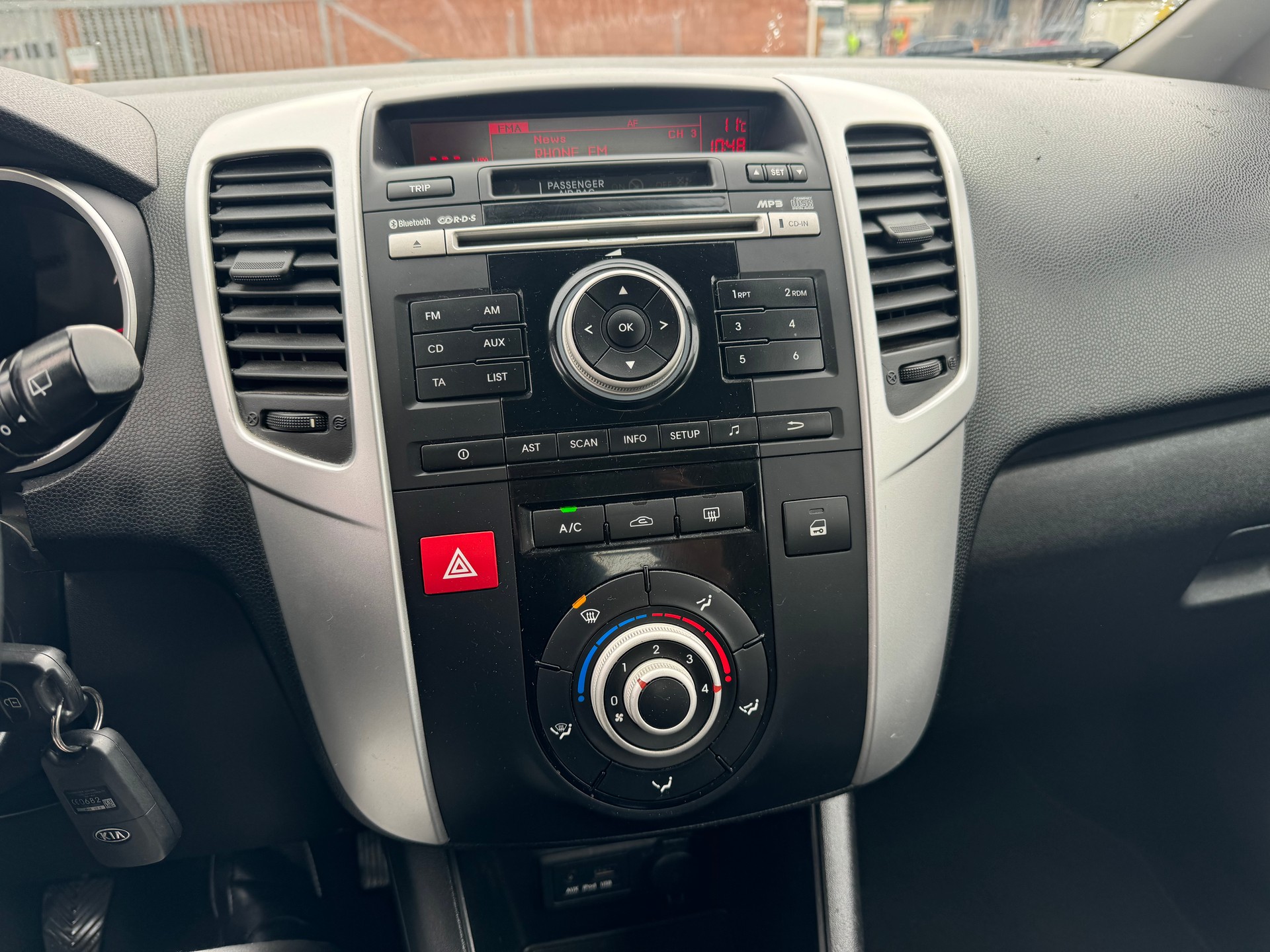 KIA Venga 1.4 CVVT _seven-image-11