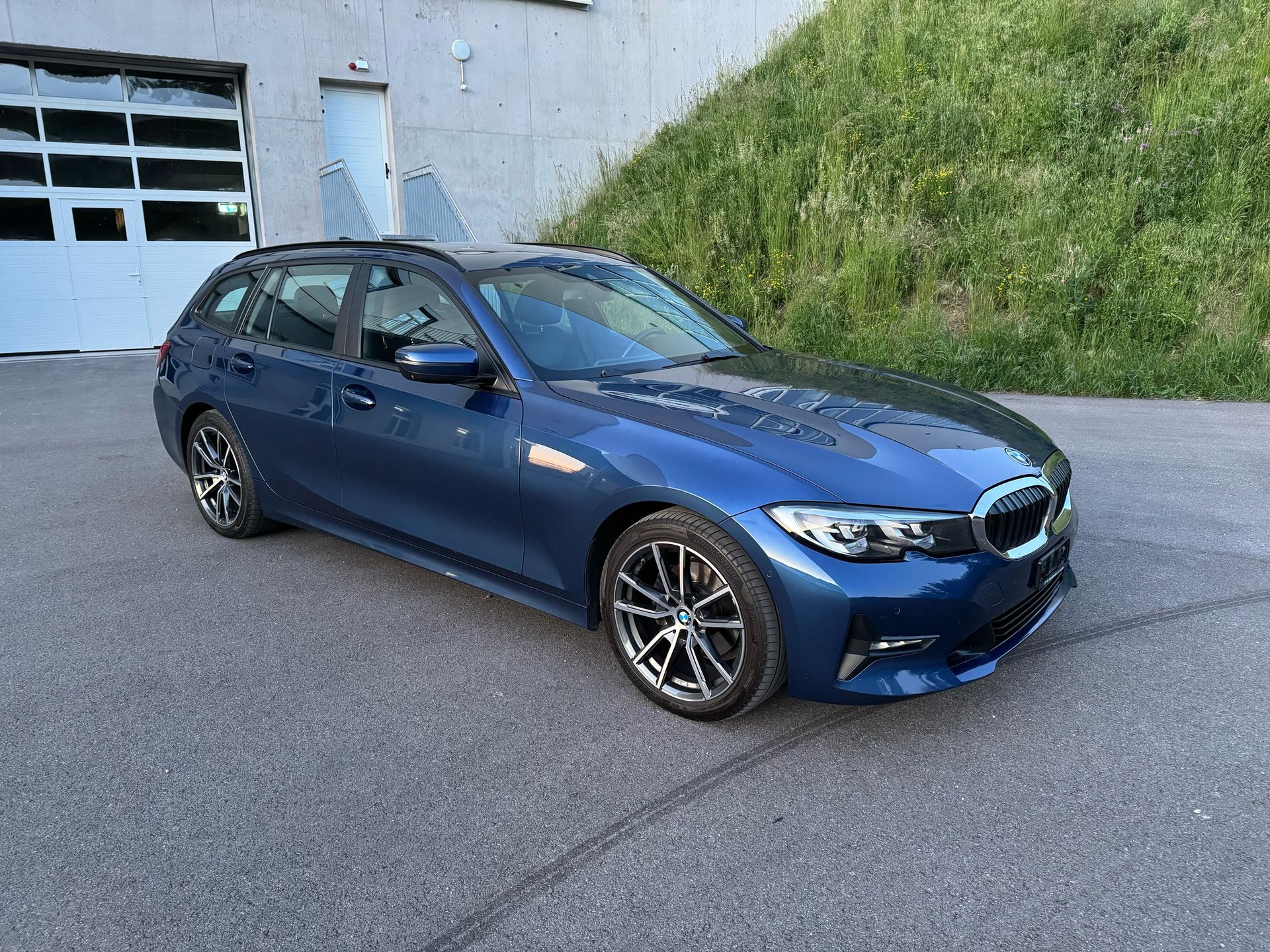 BMW 320d xDrive 48V Touring Luxury Line Steptronic-image-6
