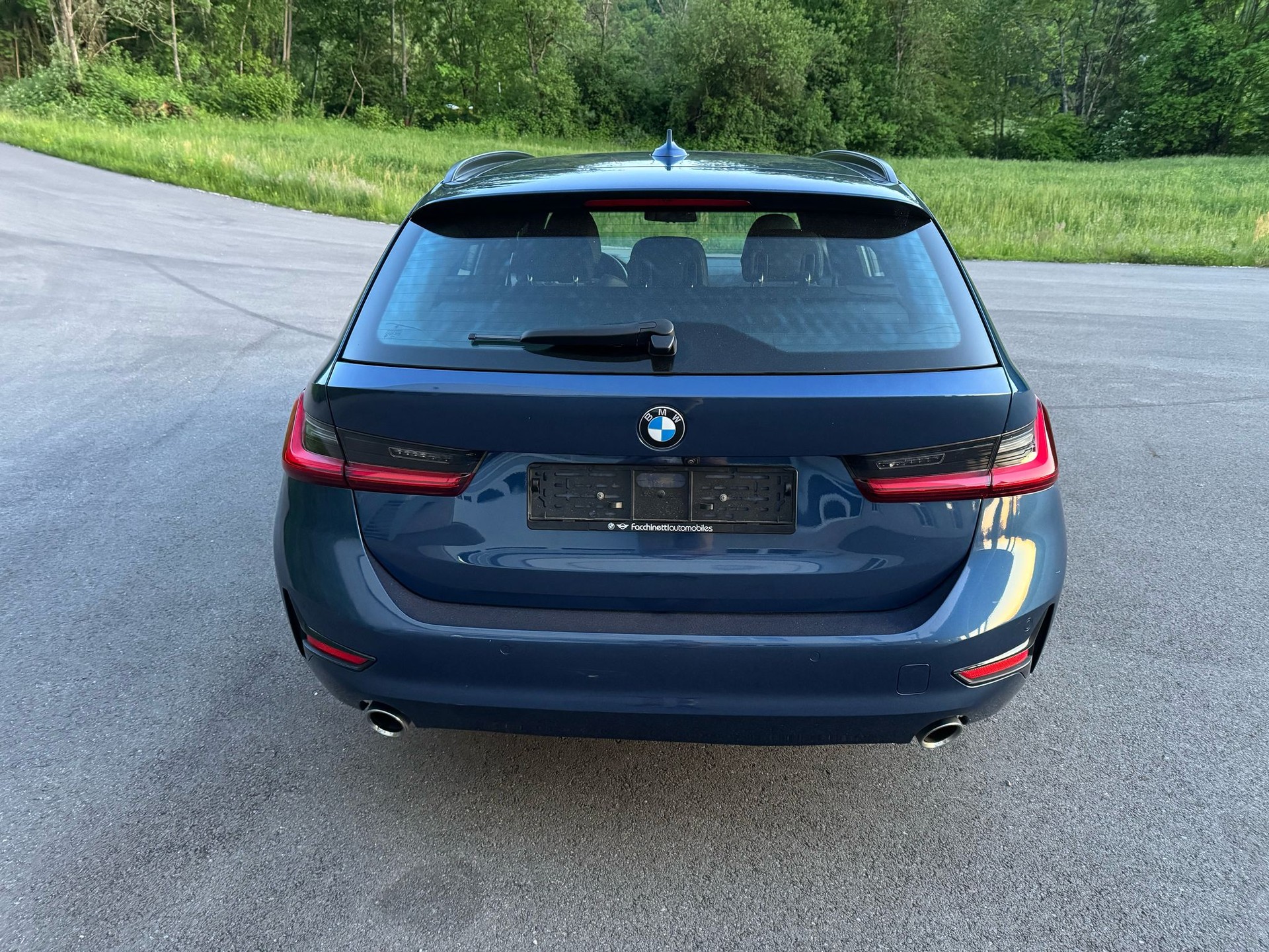 BMW 320d xDrive 48V Touring Luxury Line Steptronic-image-3