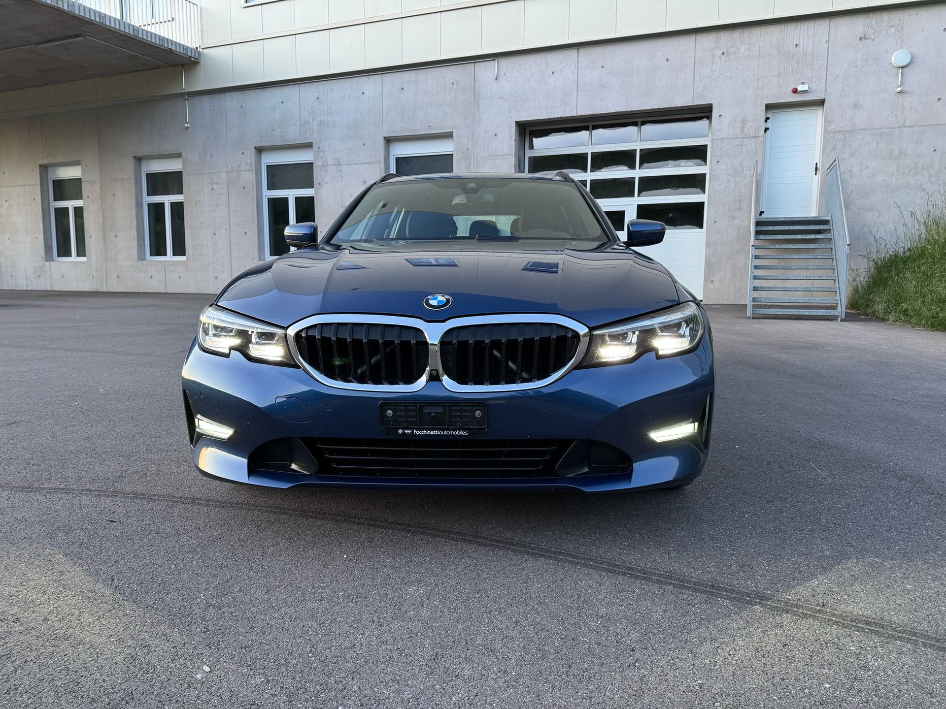BMW 320d xDrive 48V Touring Luxury Line Steptronic-image-5