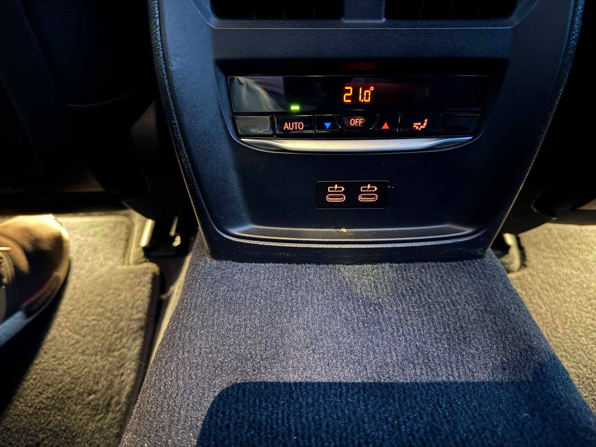 BMW 320d xDrive 48V Touring Luxury Line Steptronic-image-13