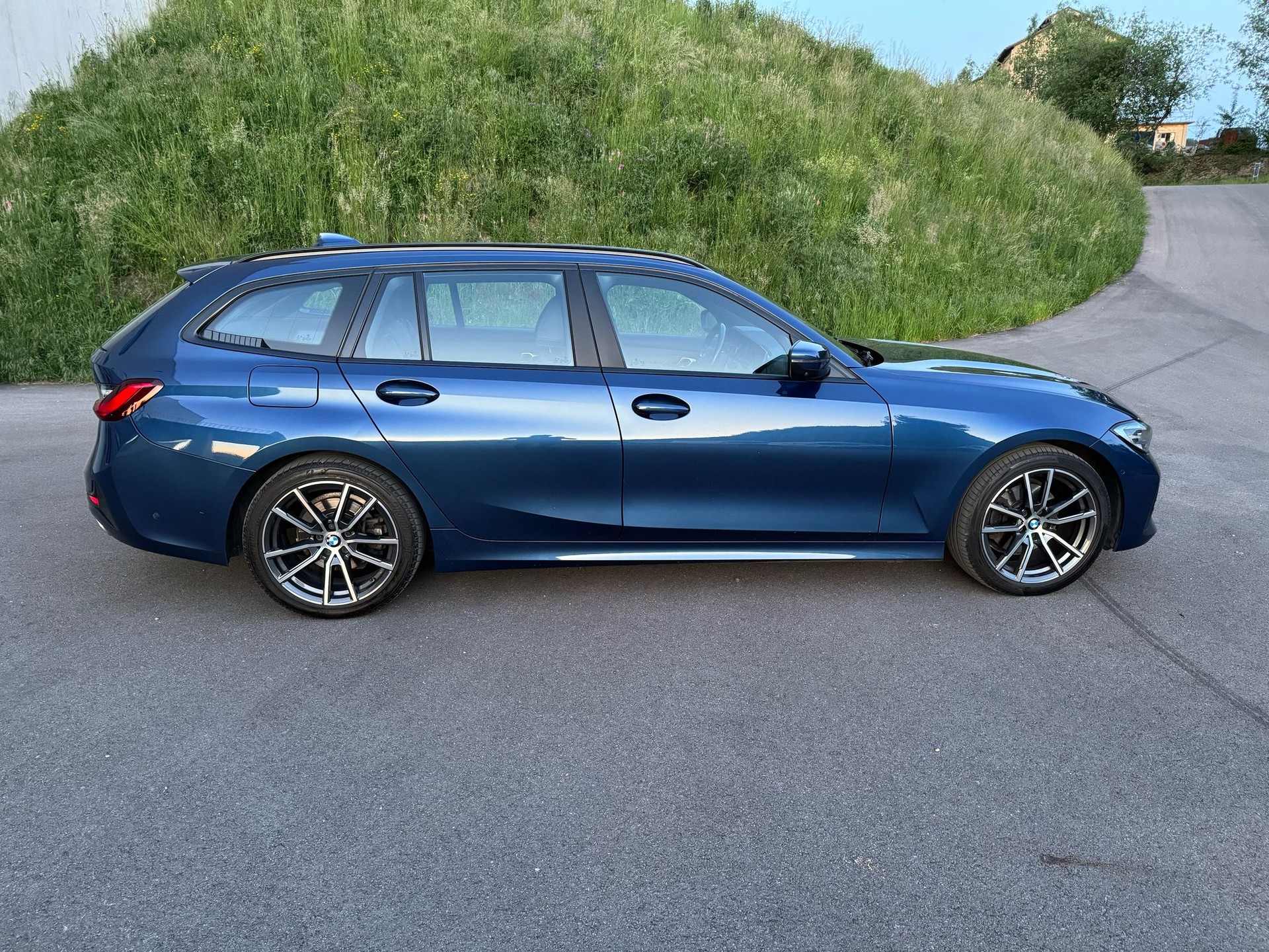 BMW 320d xDrive 48V Touring Luxury Line Steptronic-image-7
