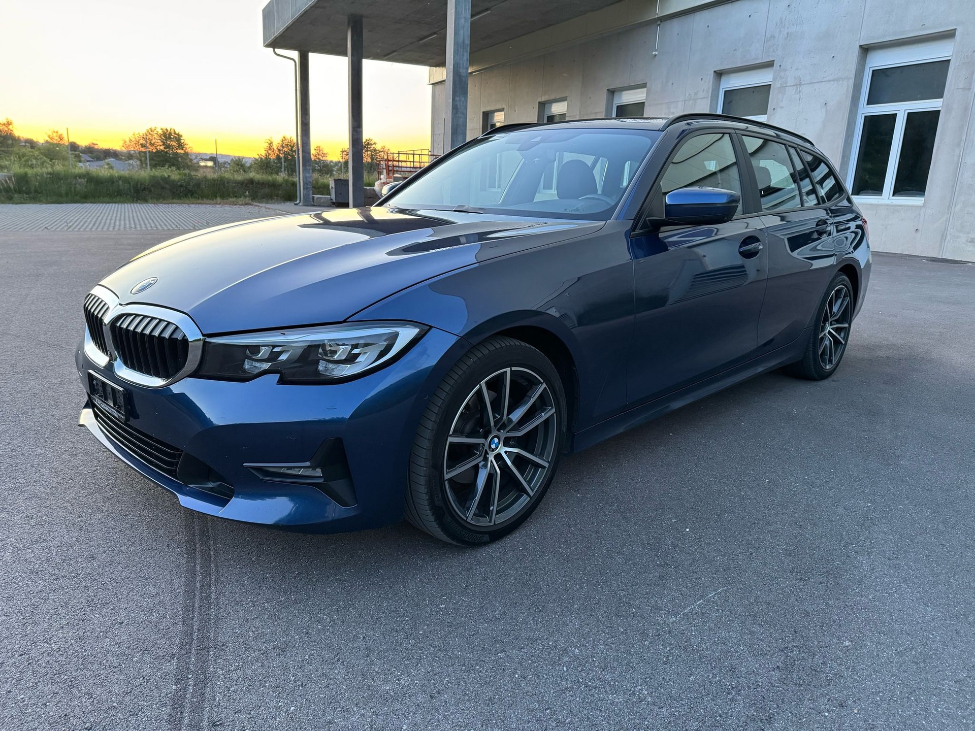 BMW 320d xDrive 48V Touring Luxury Line Steptronic-image-0