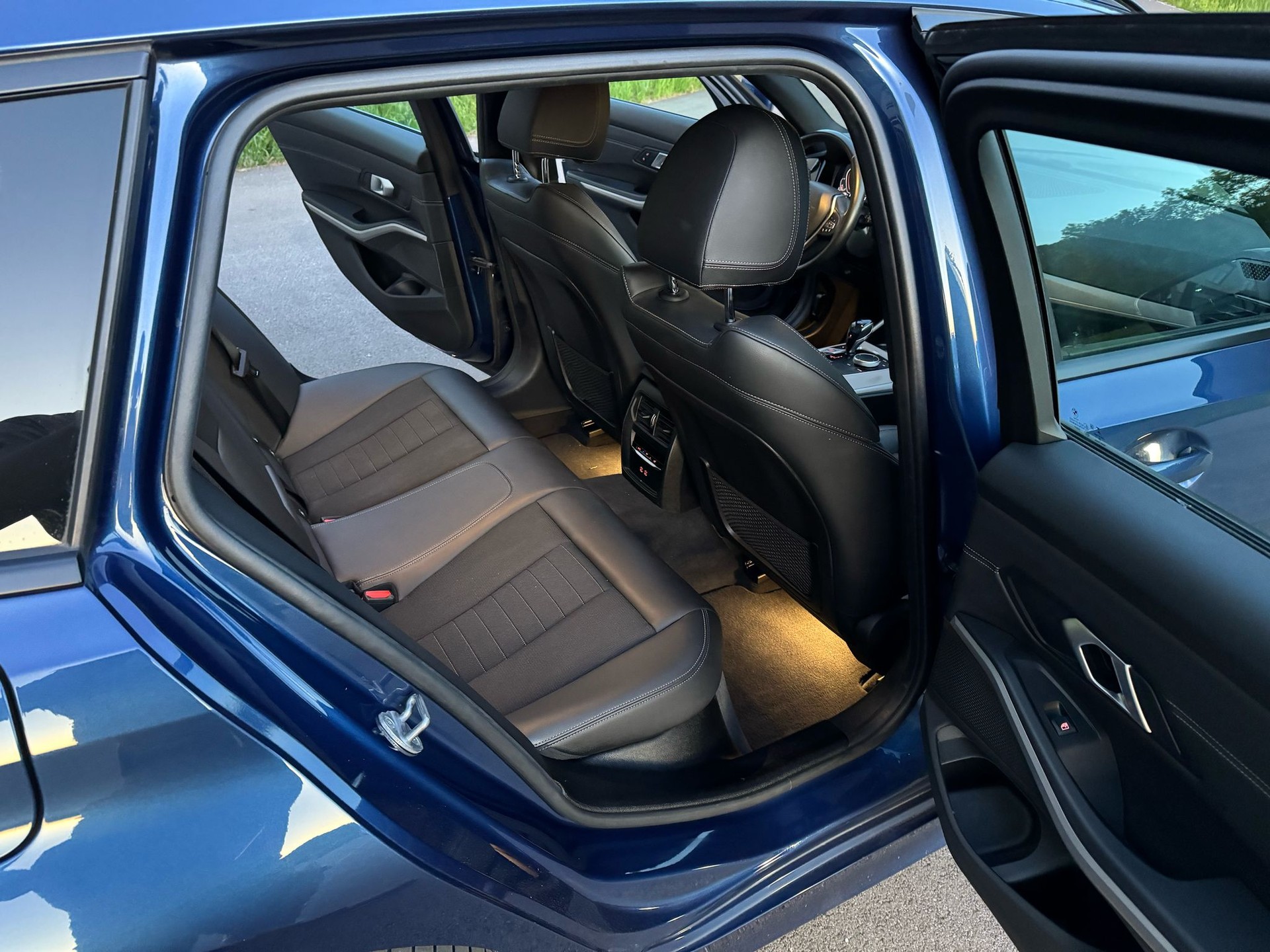 BMW 320d xDrive 48V Touring Luxury Line Steptronic-image-9