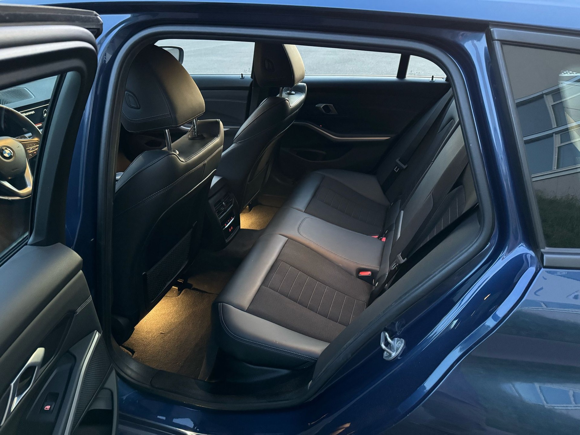 BMW 320d xDrive 48V Touring Luxury Line Steptronic-image-11