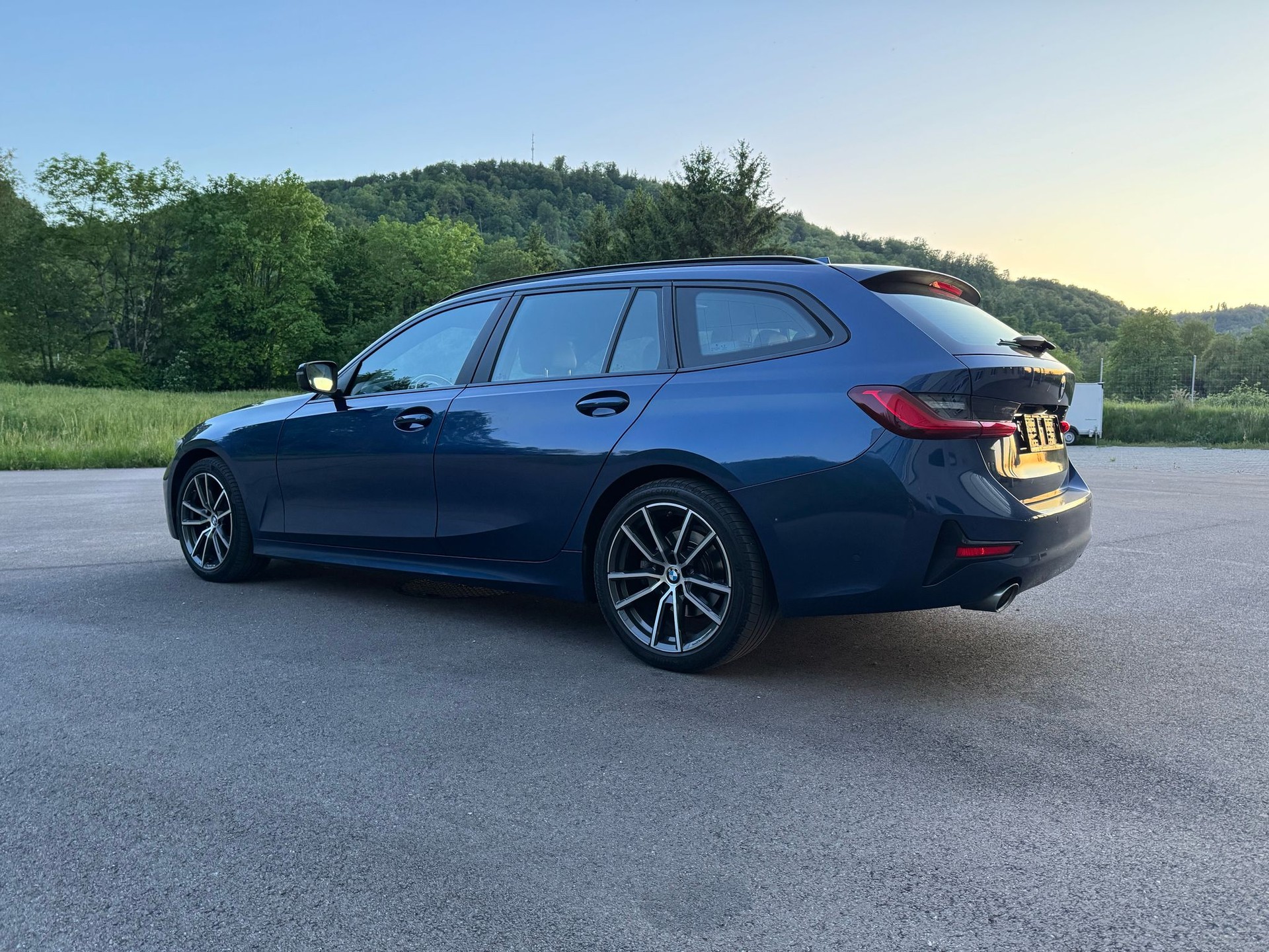 BMW 320d xDrive 48V Touring Luxury Line Steptronic-image-1