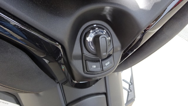 YAMAHA X-Max 300 Tech Max Plus-image-5