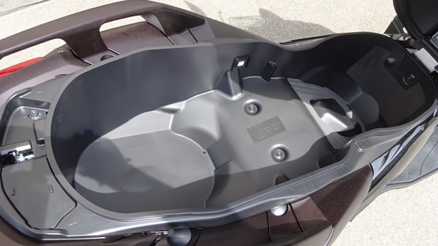 YAMAHA X-Max 300 Tech Max Plus-image-6
