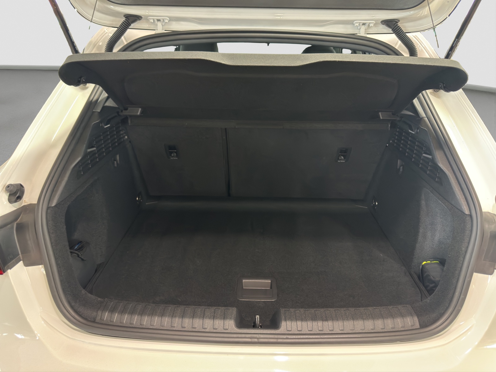 AUDI A3 Sportback 35 TFSI Attraction S-tronic-image-9