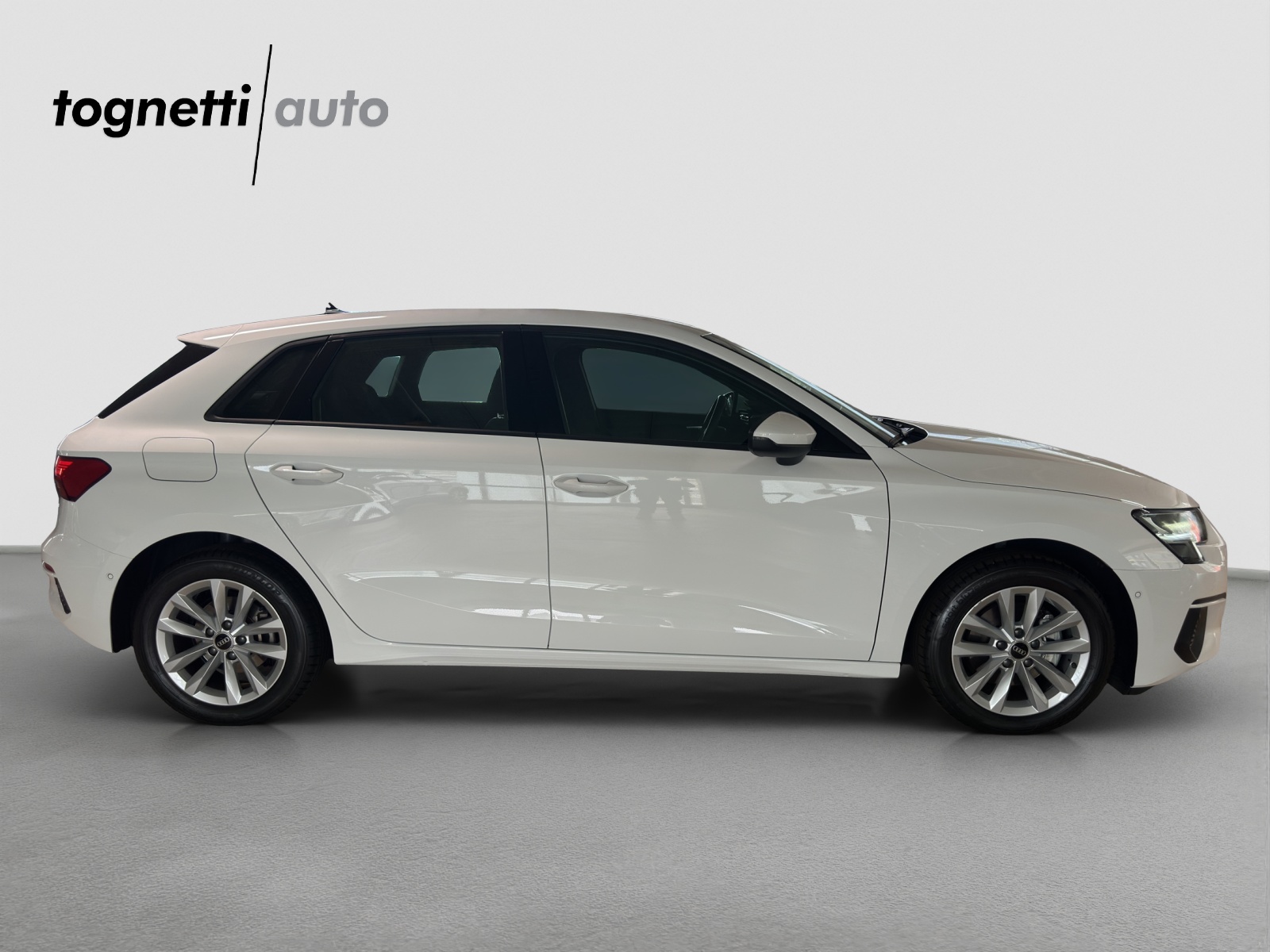 AUDI A3 Sportback 35 TFSI Attraction S-tronic-image-2