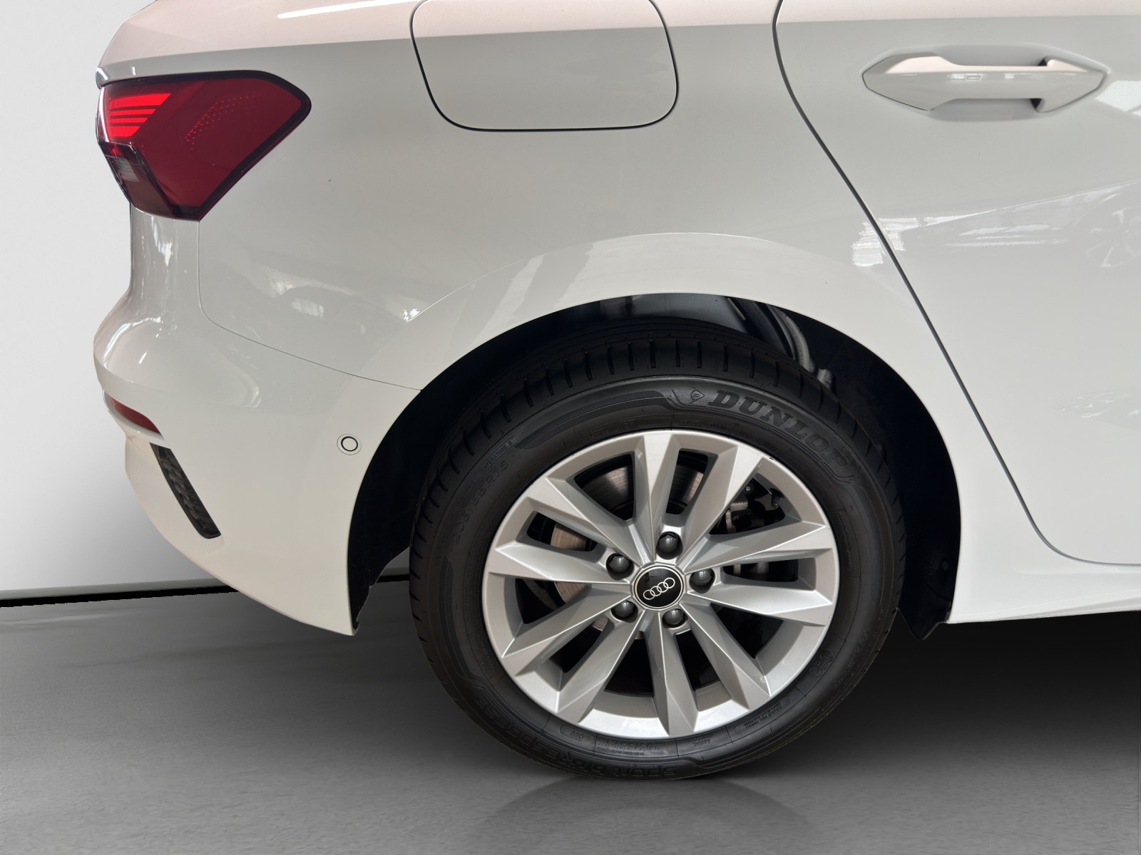 AUDI A3 Sportback 35 TFSI Attraction S-tronic-image-4