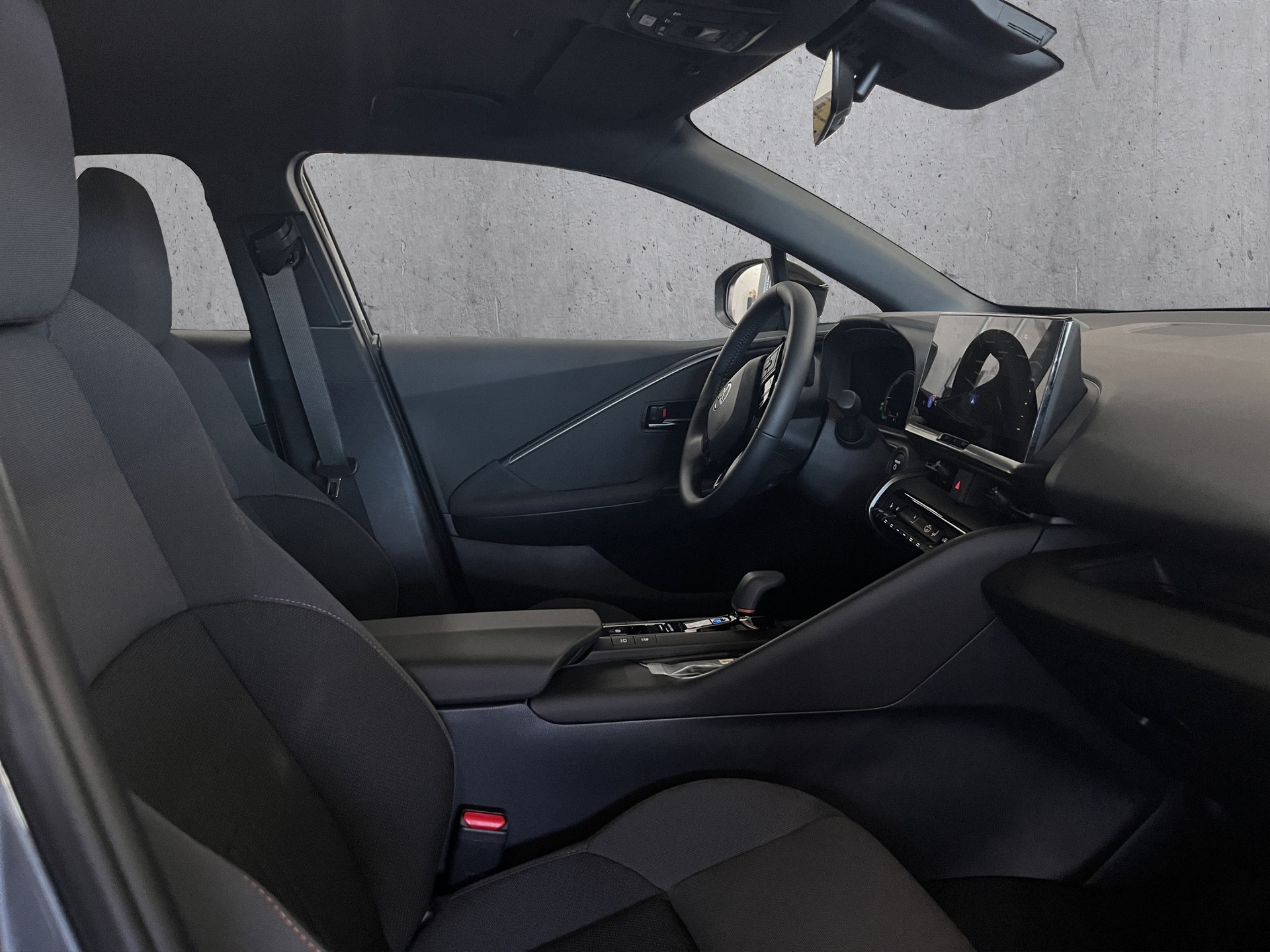 TOYOTA C-HR 2.0 PHEV Swiss Edit-image-10