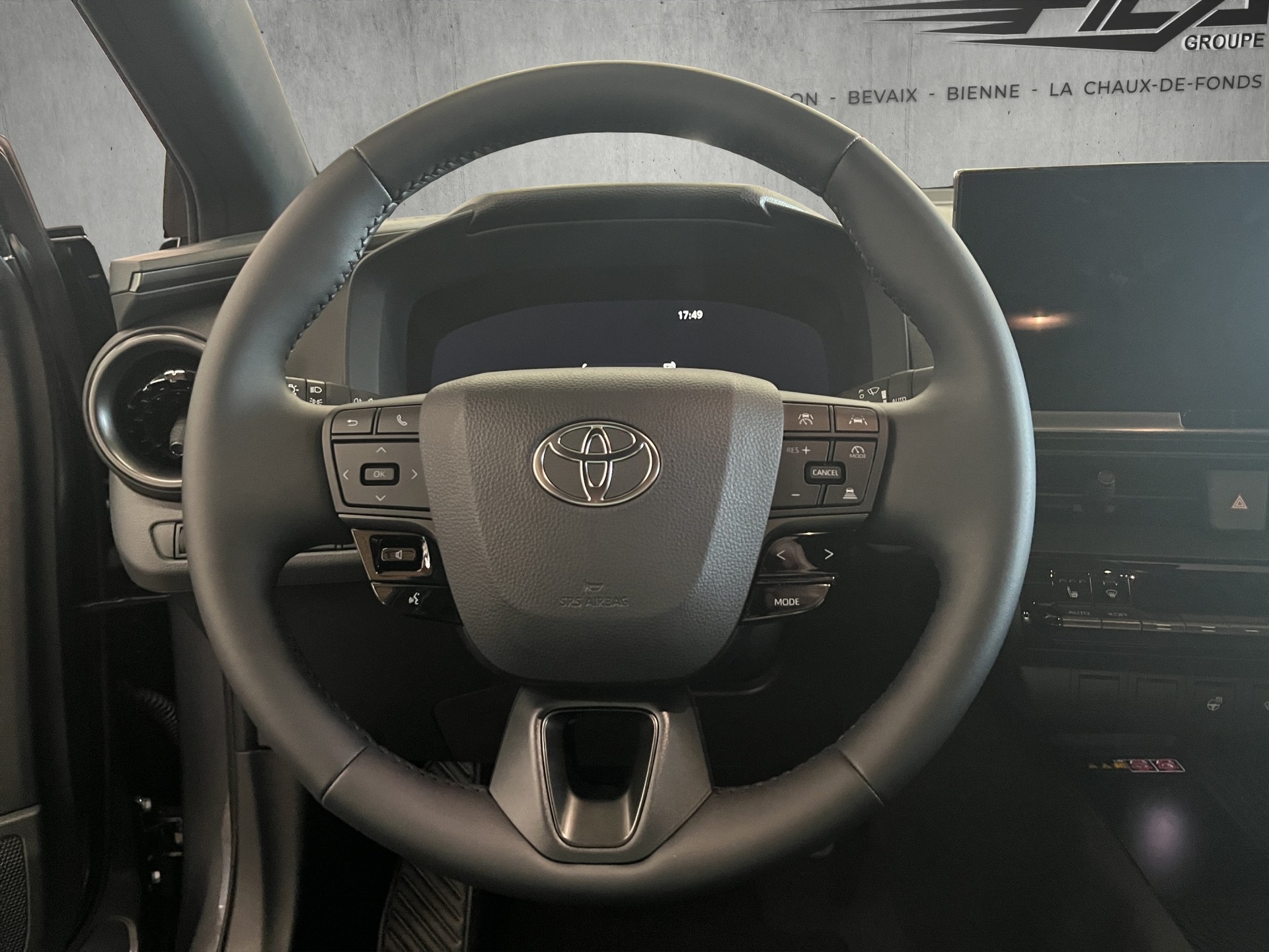 TOYOTA C-HR 2.0 PHEV Swiss Edit-image-7