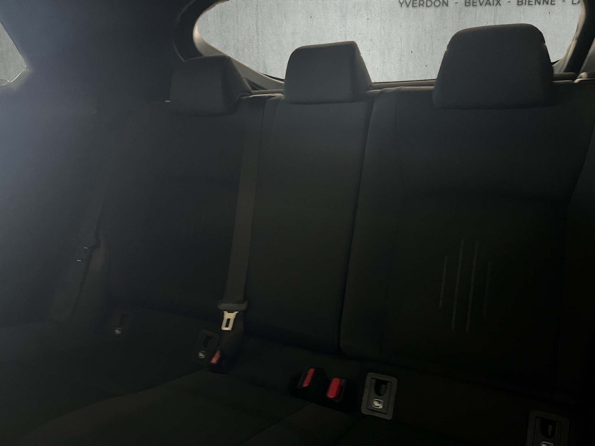 TOYOTA C-HR 2.0 PHEV Swiss Edit-image-11