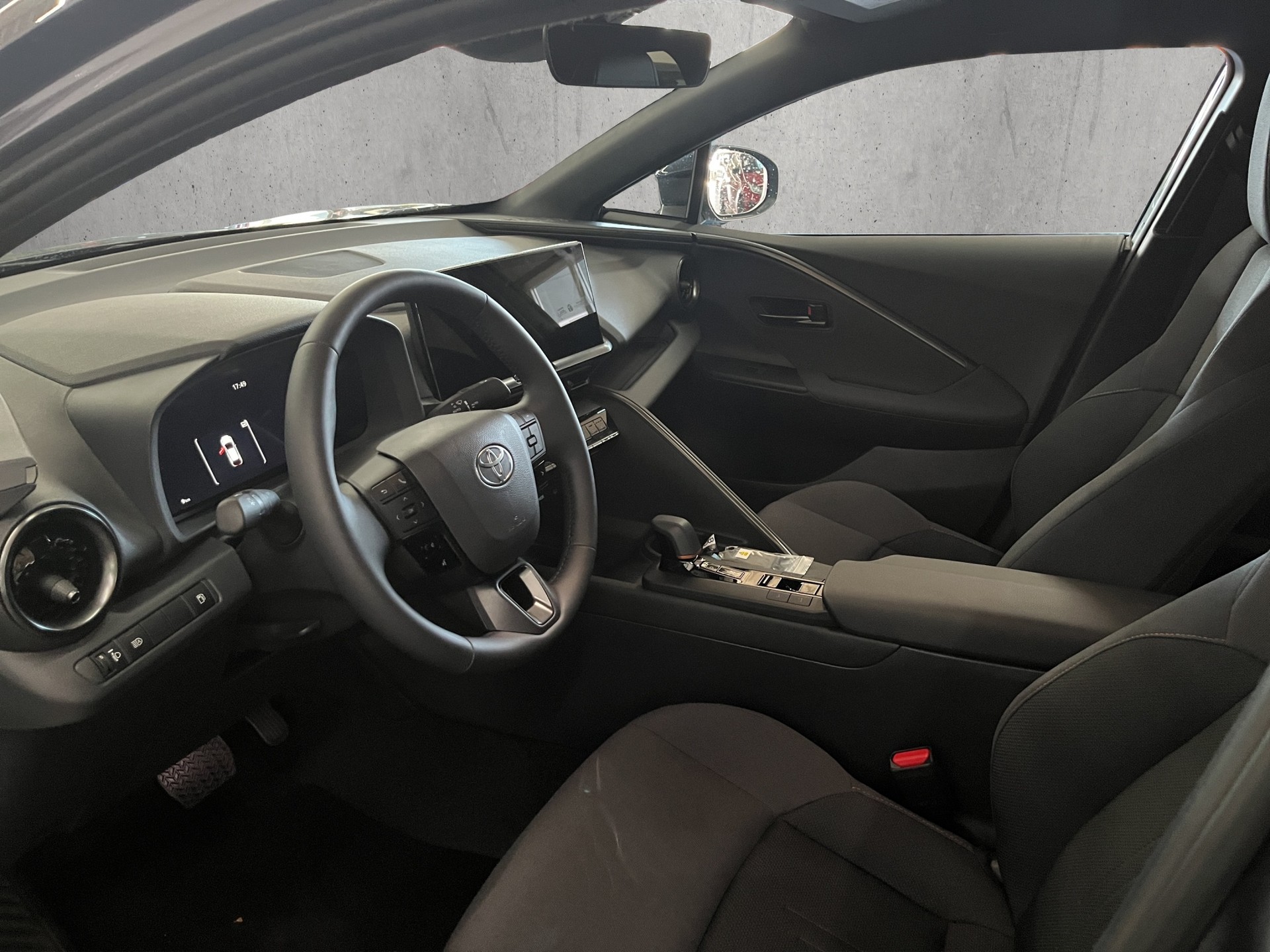TOYOTA C-HR 2.0 PHEV Swiss Edit-image-6