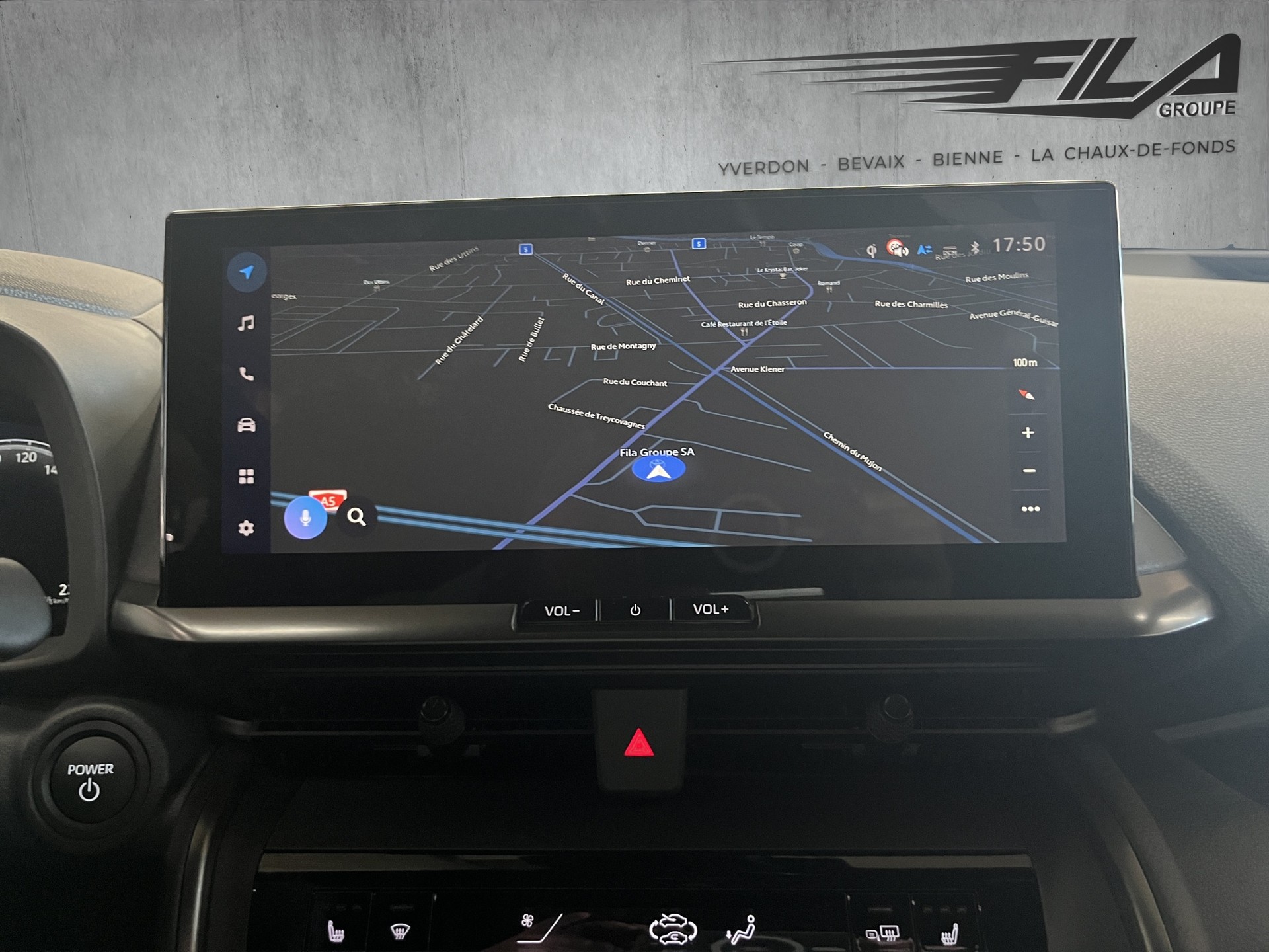 TOYOTA C-HR 2.0 PHEV Swiss Edit-image-9