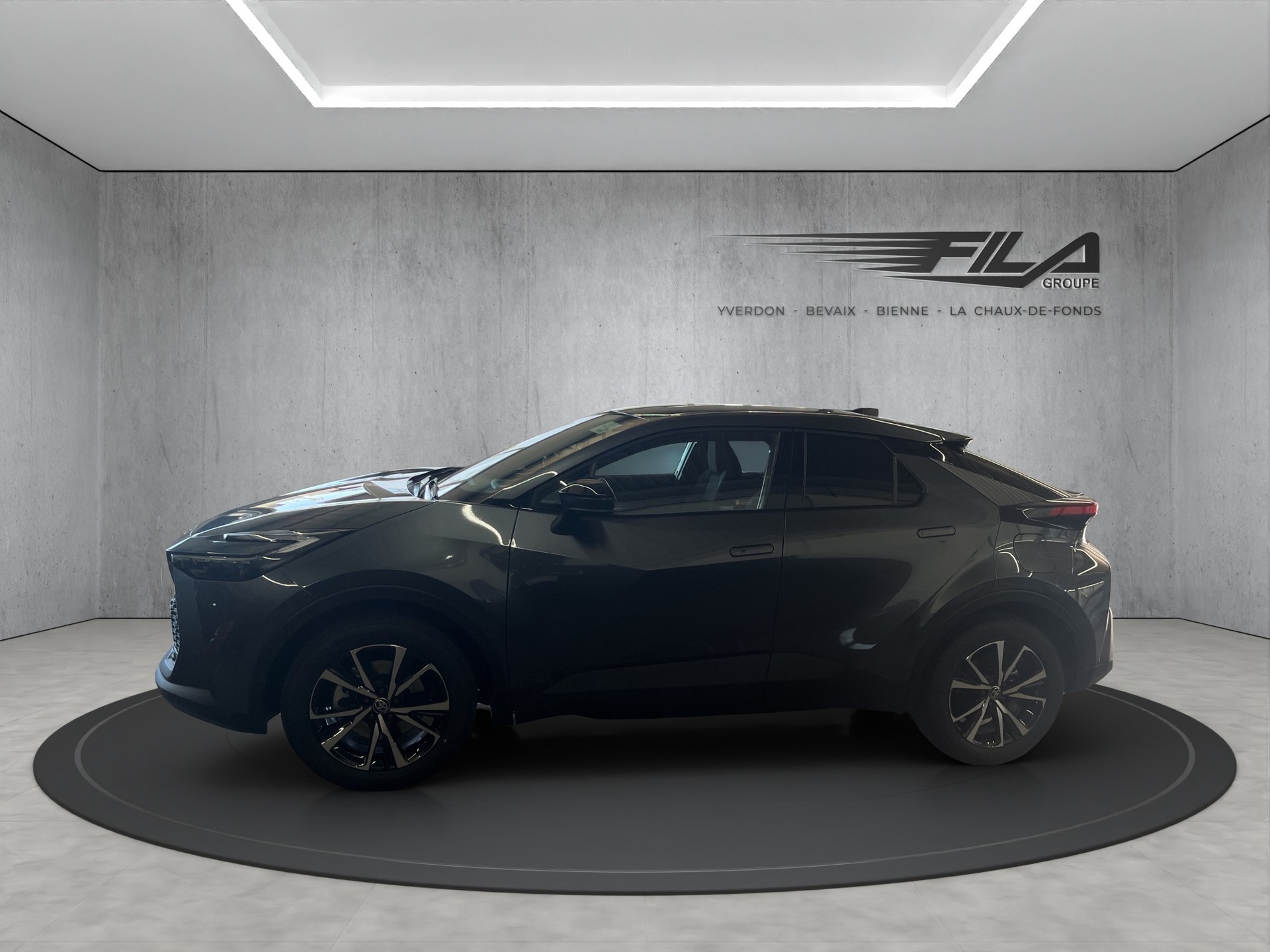 TOYOTA C-HR 2.0 PHEV Swiss Edit-image-2