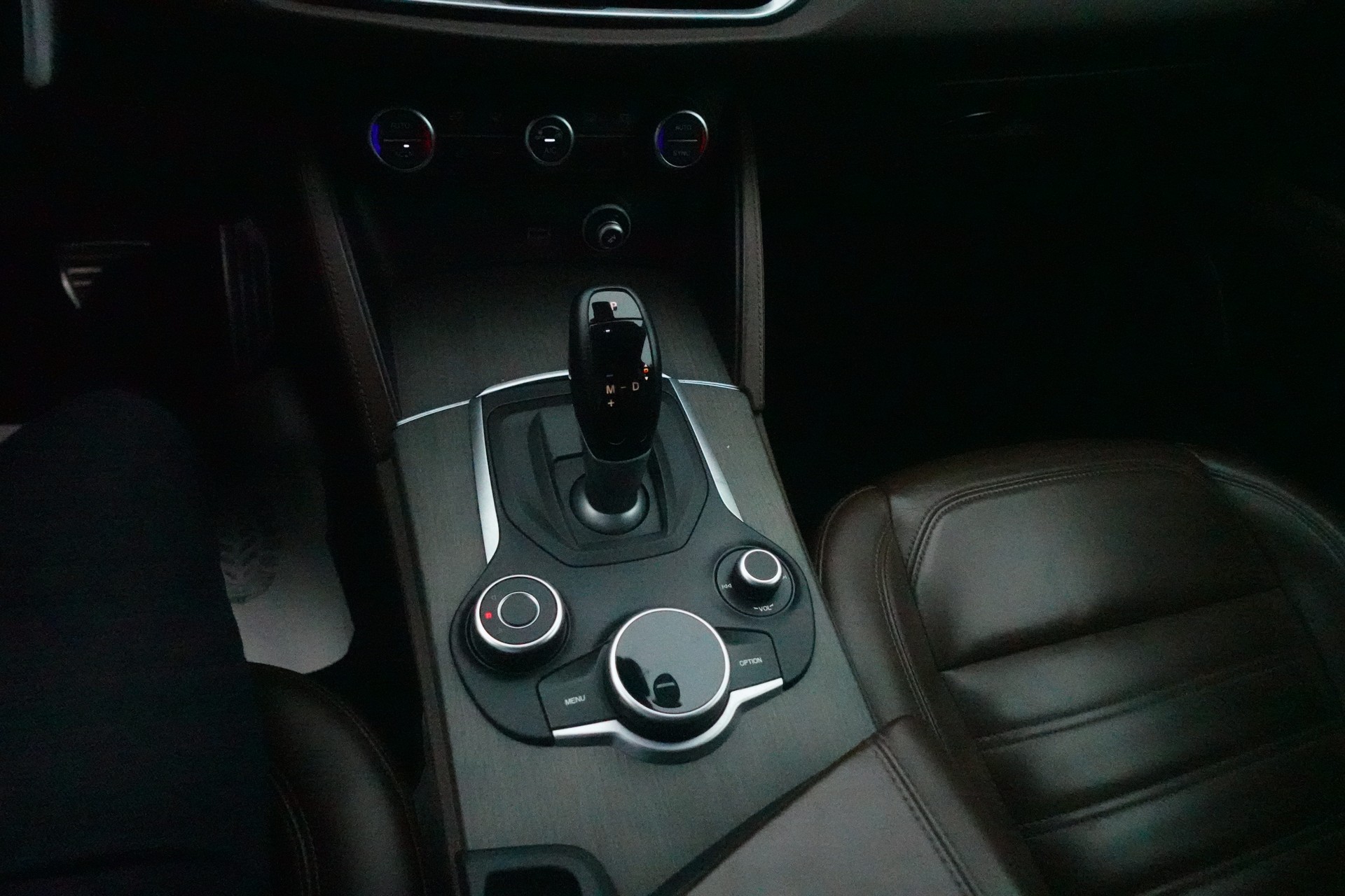 ALFA ROMEO Stelvio 2.0 Executive Q4 Automatic-image-11