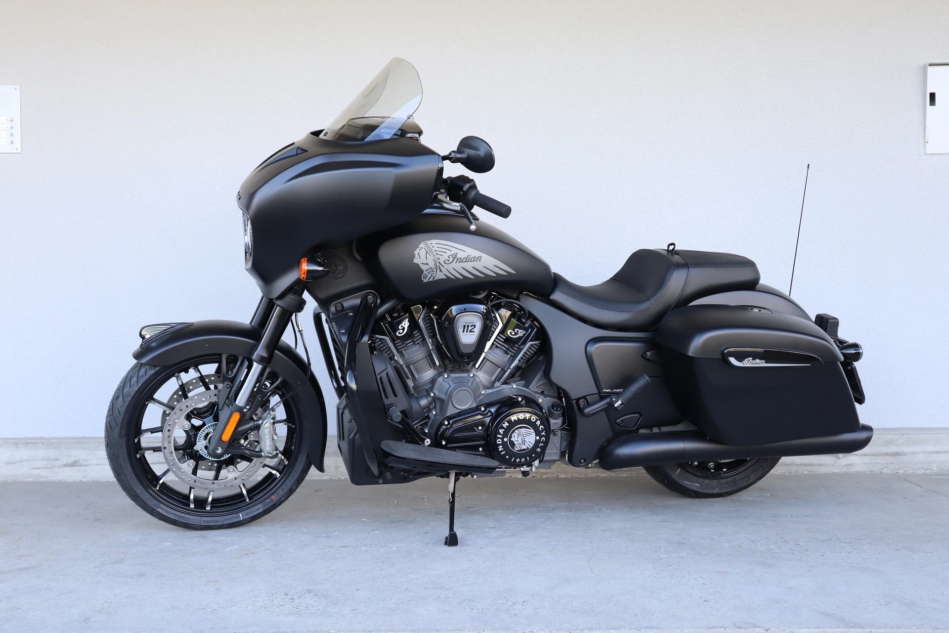 INDIAN Chieftain Power Plus Dark Horse-showroom-element-3