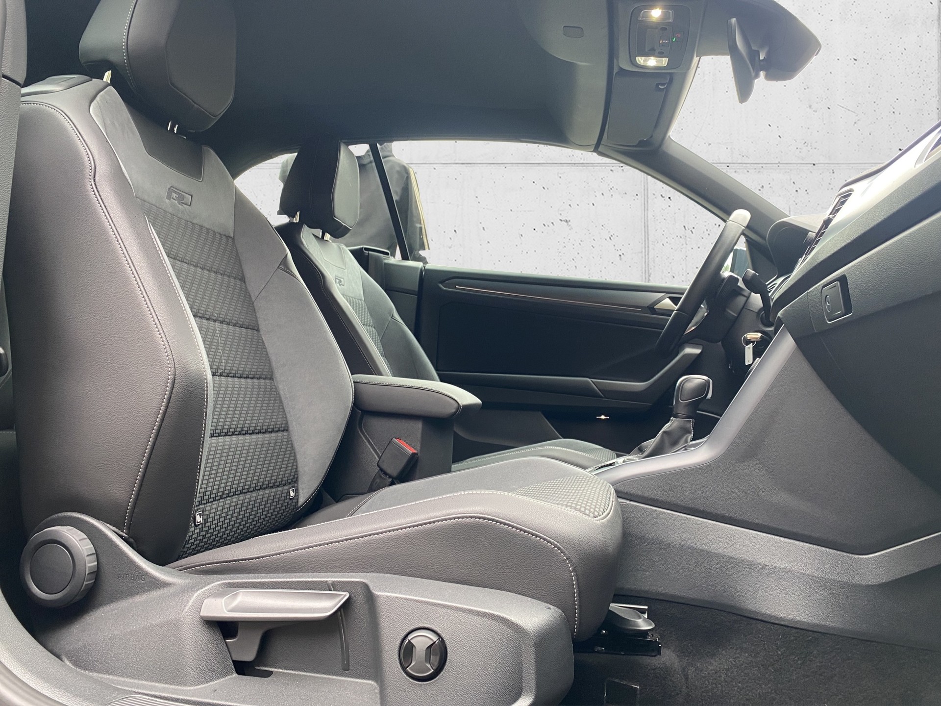 VW T-Roc Cabriolet 1.5 TSI EVO R-Line DSG-image-10