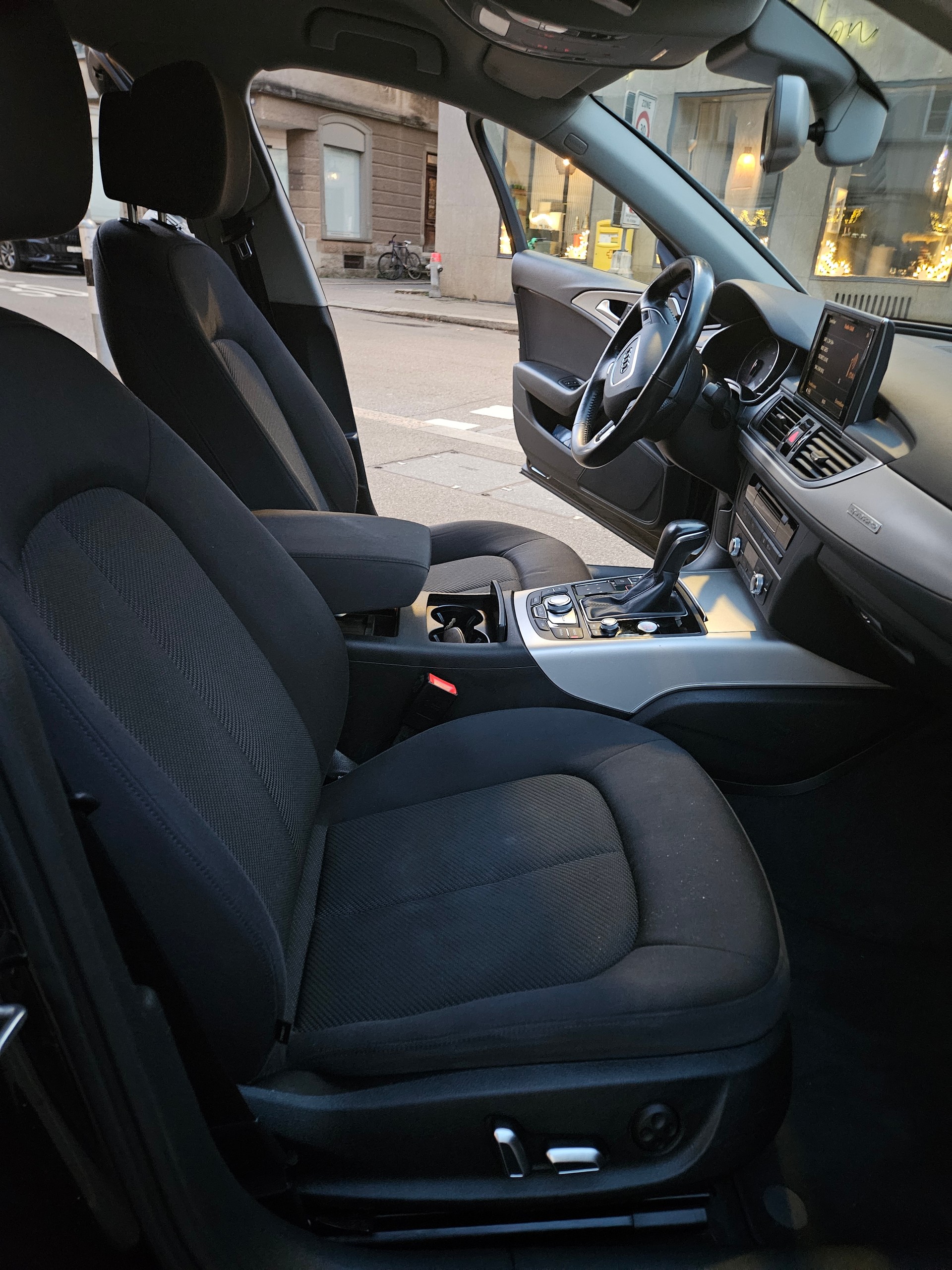 AUDI A6 Limousine 3.0 TDI V6 Attraction quattro S-tronic-image-5