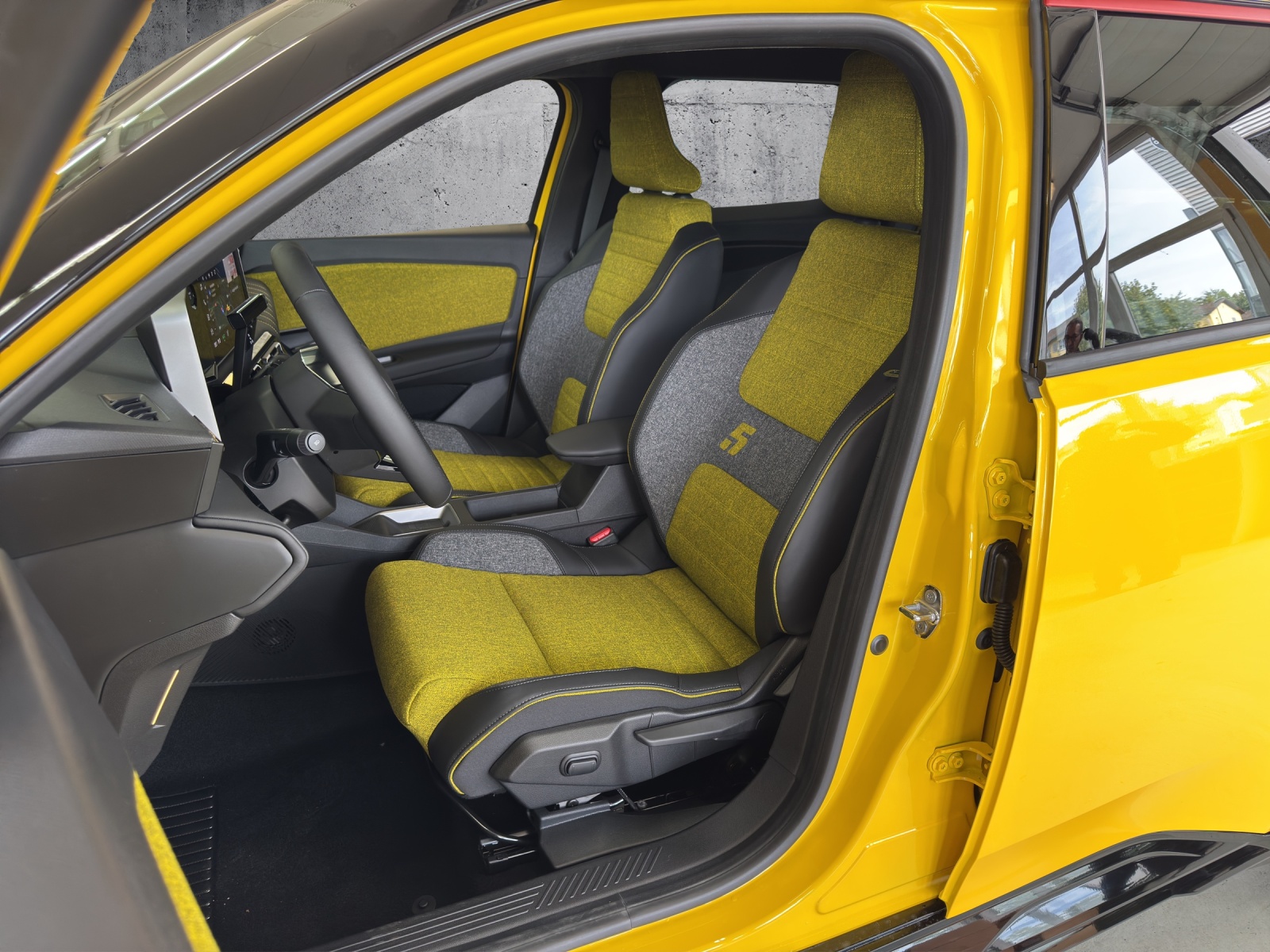 RENAULT R5 E-Tech Comfort Range 52 kWh Iconic Five-image-27