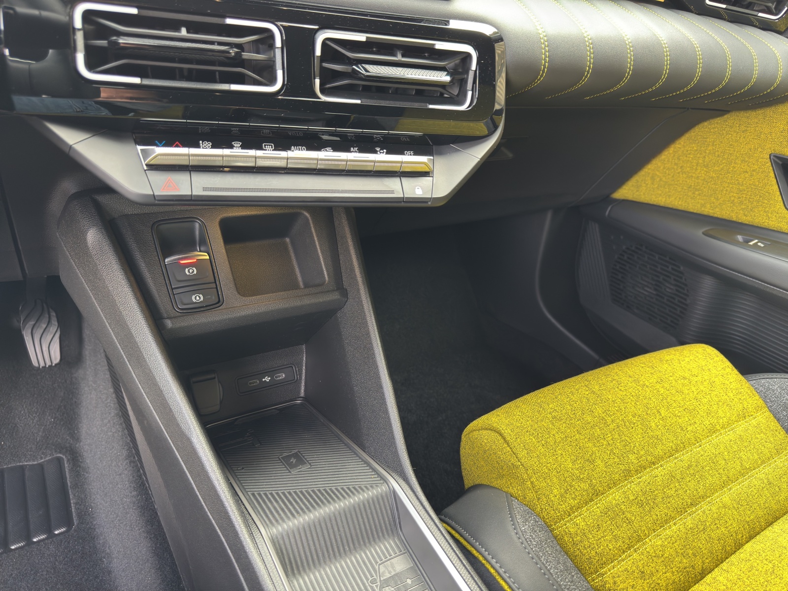RENAULT R5 E-Tech Comfort Range 52 kWh Iconic Five-image-24