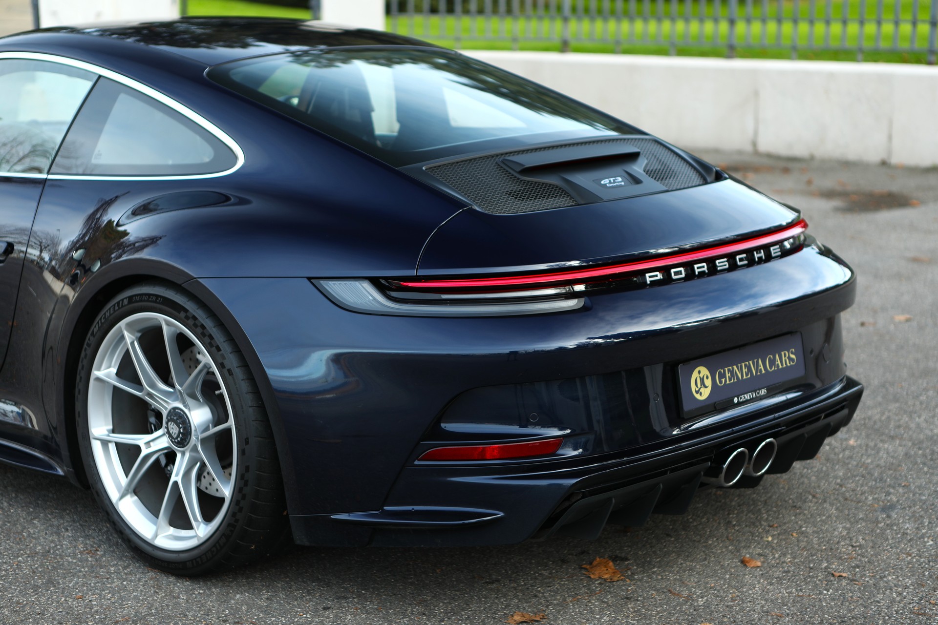 PORSCHE 911 GT3 Touring PDK - Exclusive Manufaktur-image-3