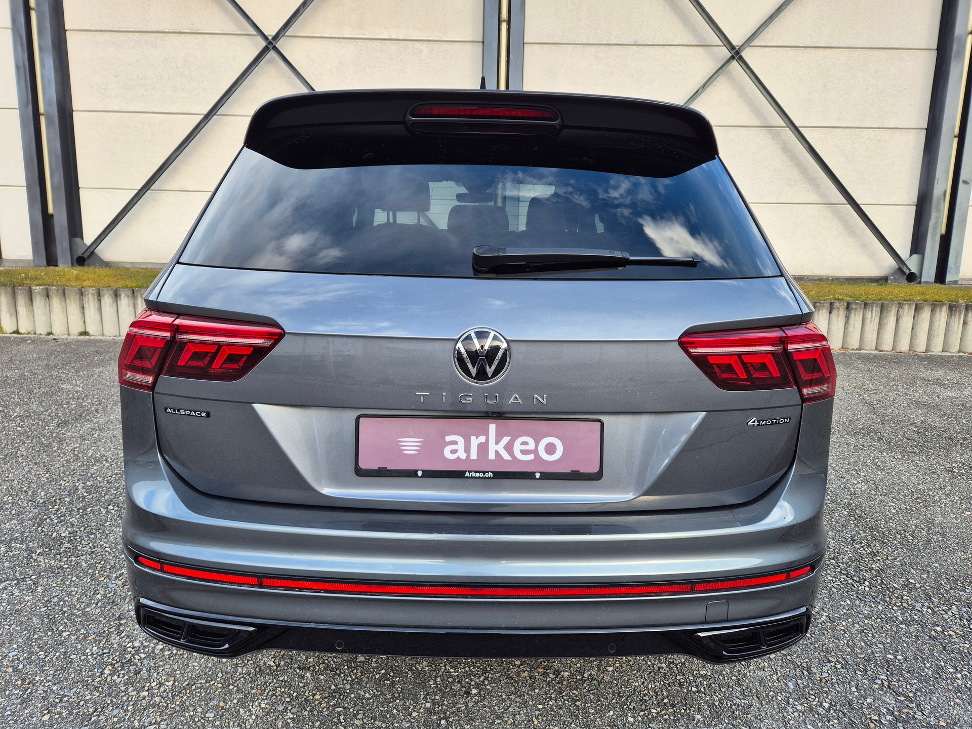 VW Tiguan Allspace 2.0TSI R-Line 4Motion DSG-image-3