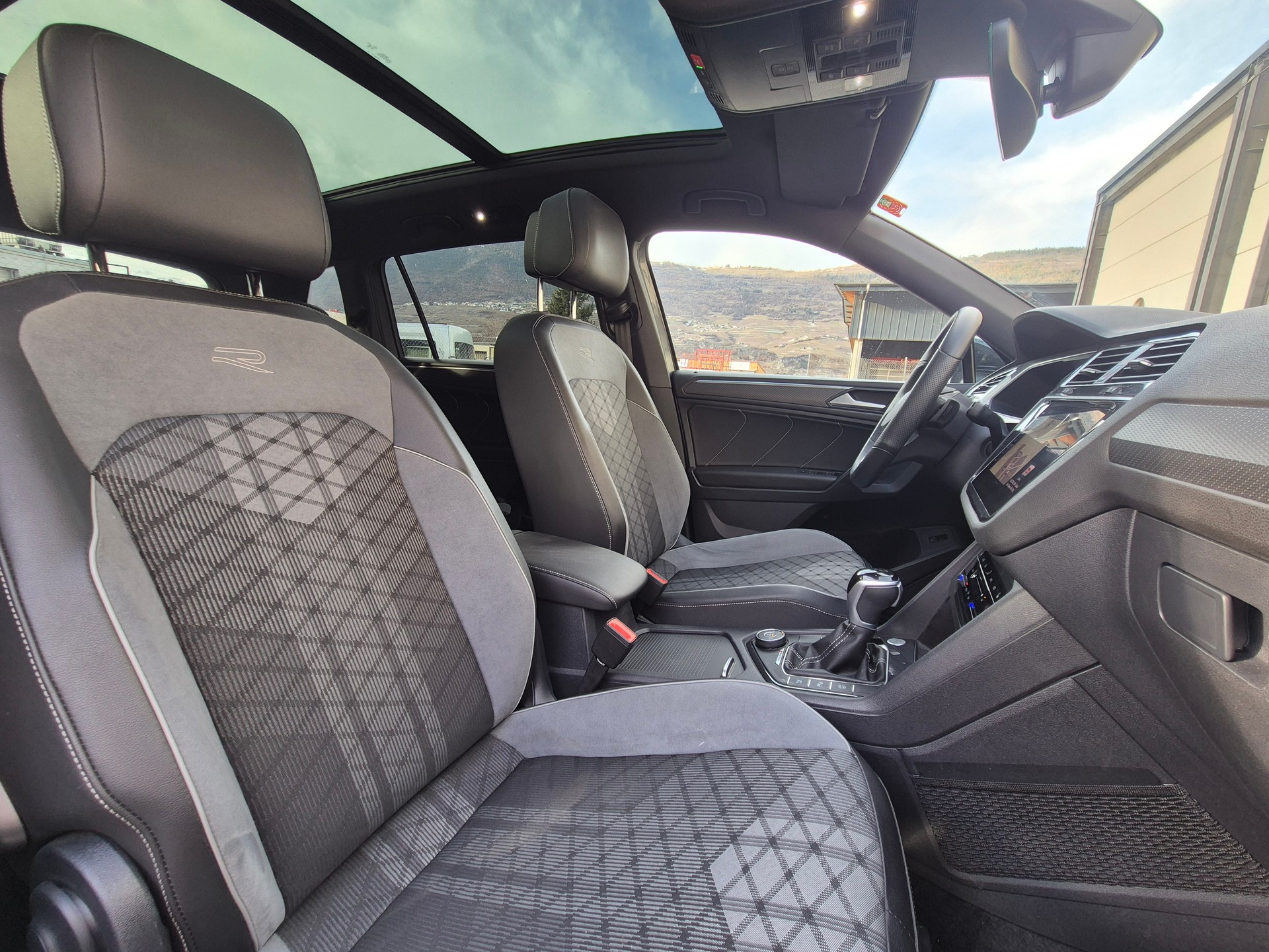 VW Tiguan Allspace 2.0TSI R-Line 4Motion DSG-image-8