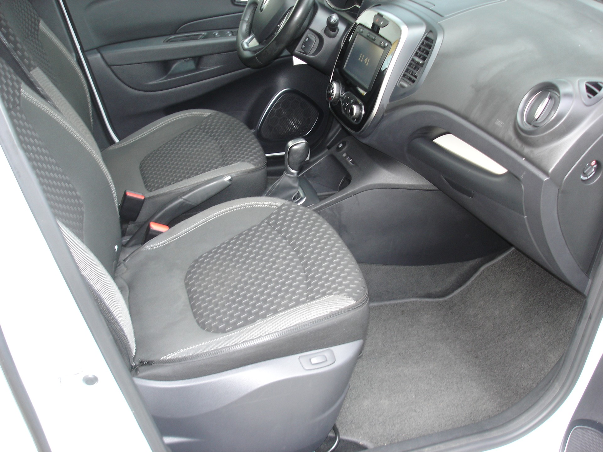 RENAULT Captur 1.2 T 16V Intens EDC-image-9