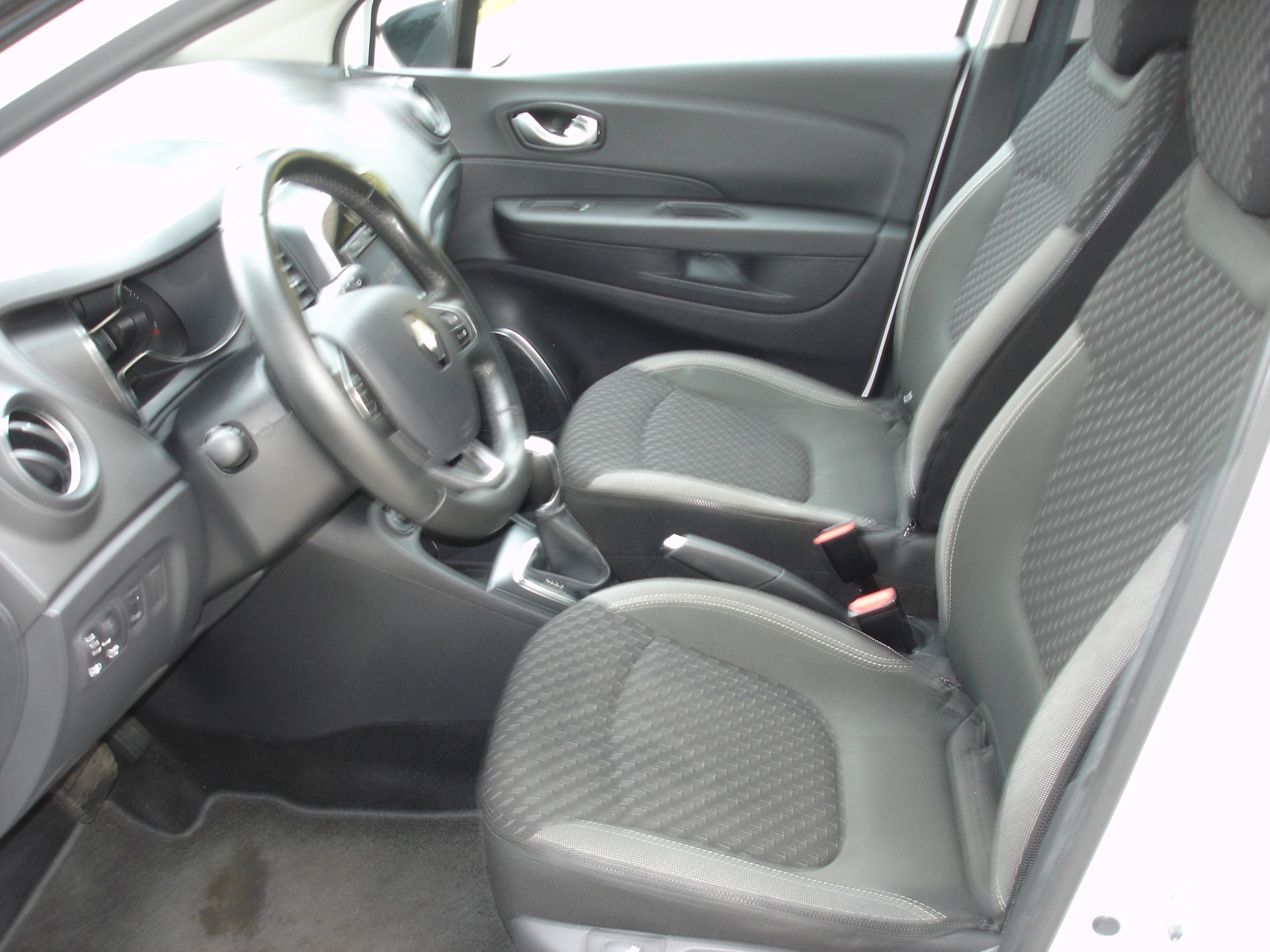 RENAULT Captur 1.2 T 16V Intens EDC-image-12