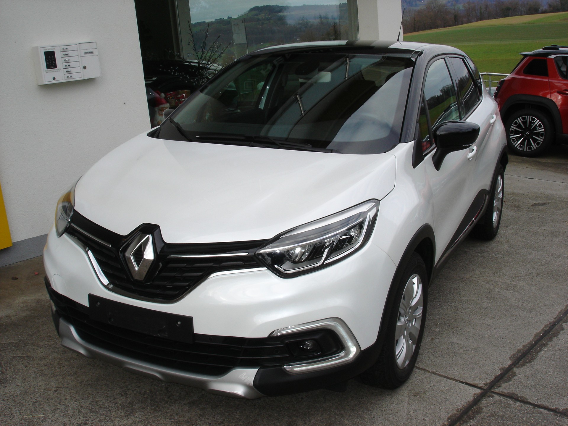 RENAULT Captur 1.2 T 16V Intens EDC-image-1