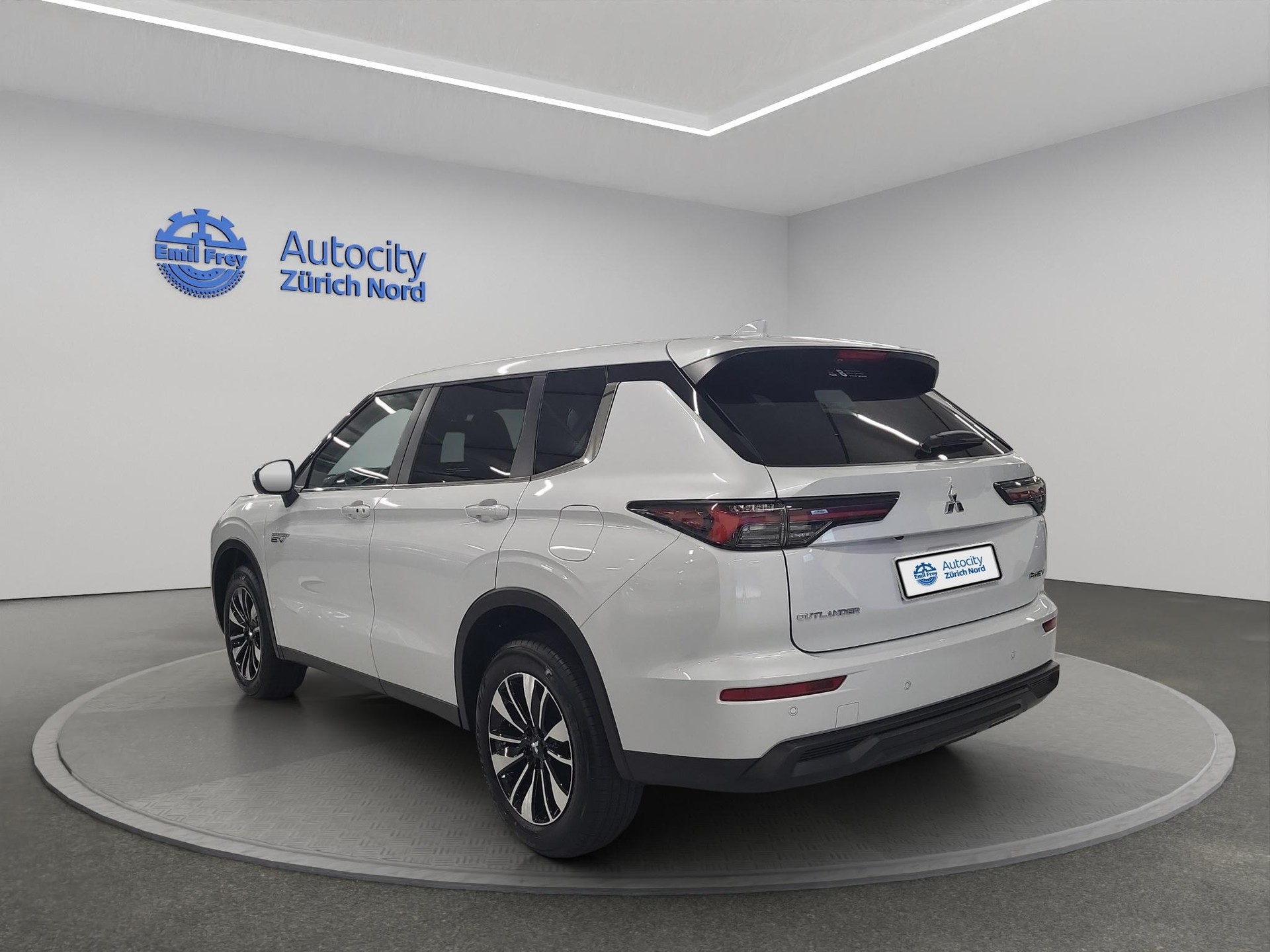 MITSUBISHI Outlander 2.4 PHEV Invite 4x4-image-2