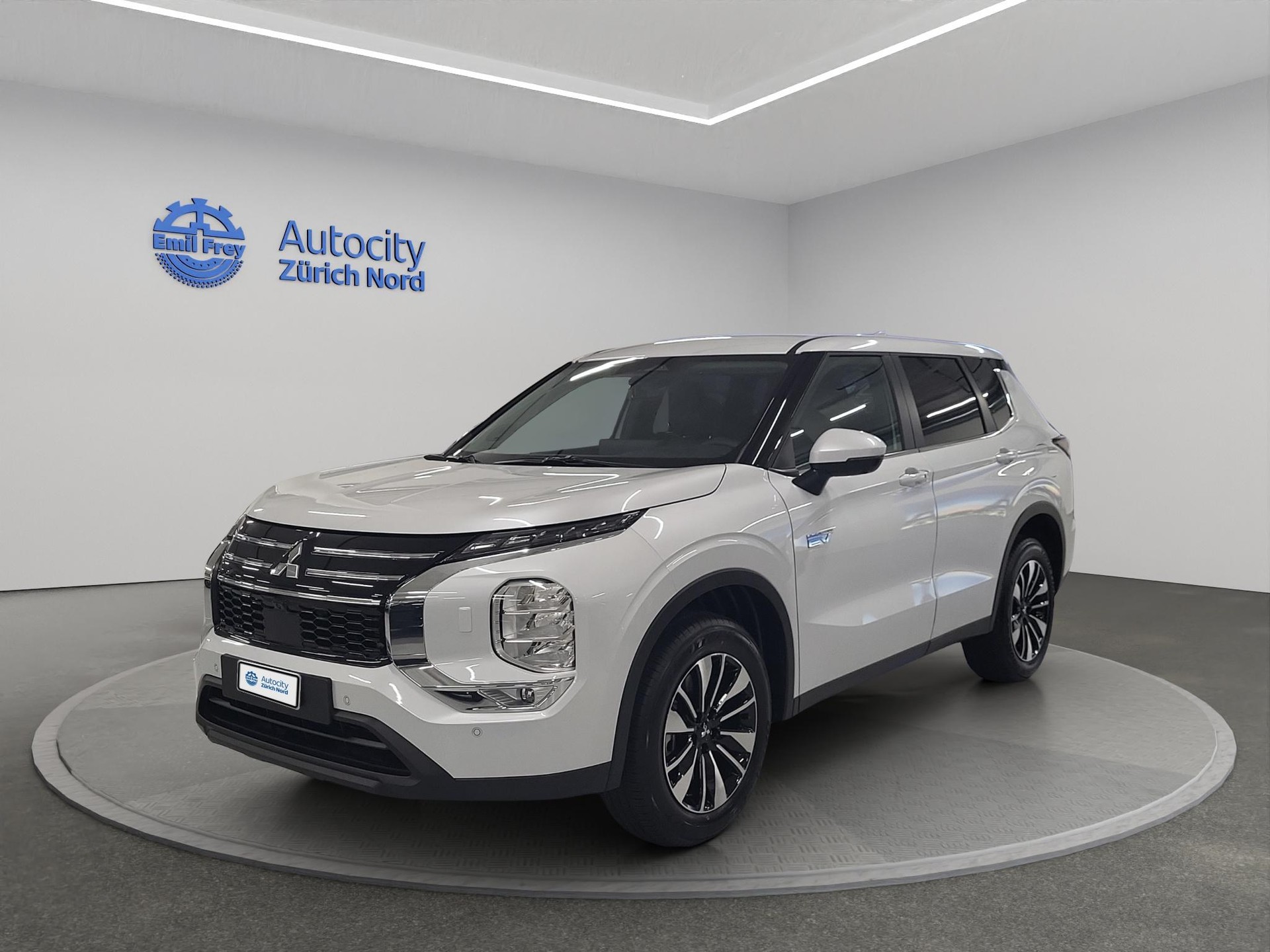 MITSUBISHI Outlander 2.4 PHEV Invite 4x4-image-0