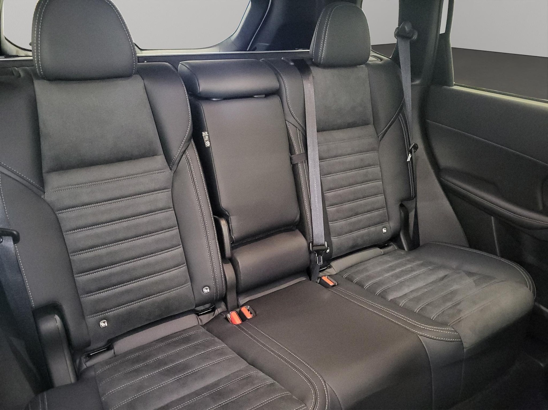 MITSUBISHI Outlander 2.4 PHEV Invite 4x4-image-11