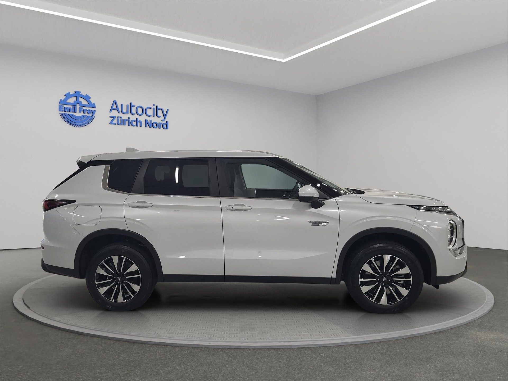 MITSUBISHI Outlander 2.4 PHEV Invite 4x4-image-4