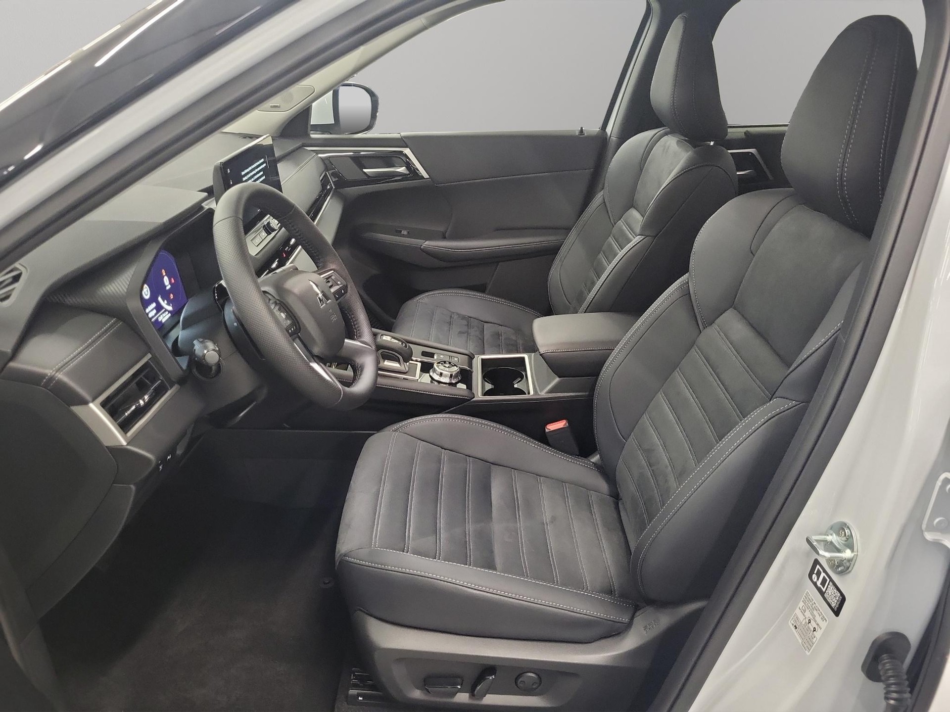 MITSUBISHI Outlander 2.4 PHEV Invite 4x4-image-6