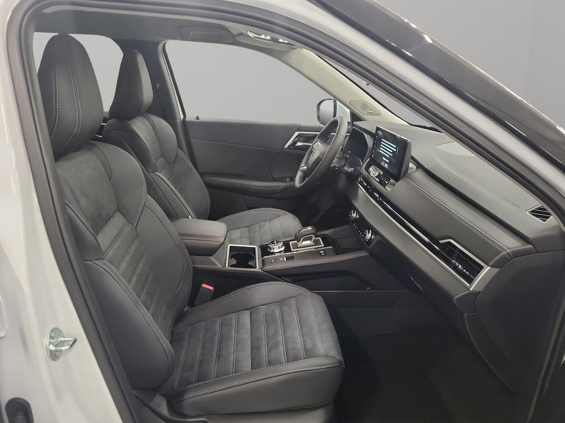 MITSUBISHI Outlander 2.4 PHEV Invite 4x4-image-7