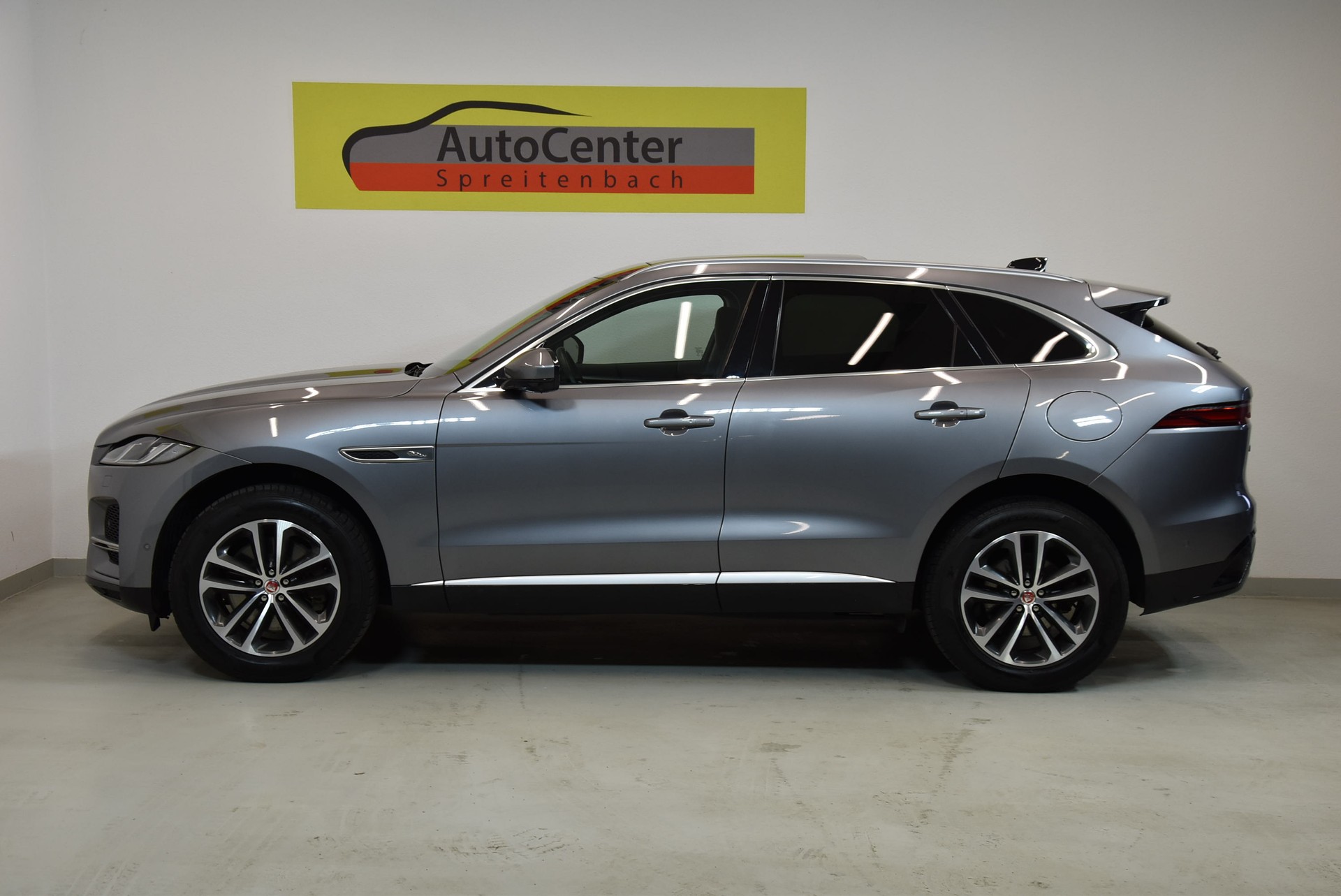 JAGUAR F-Pace 2.0 PHEV 404 S AWD-image-13