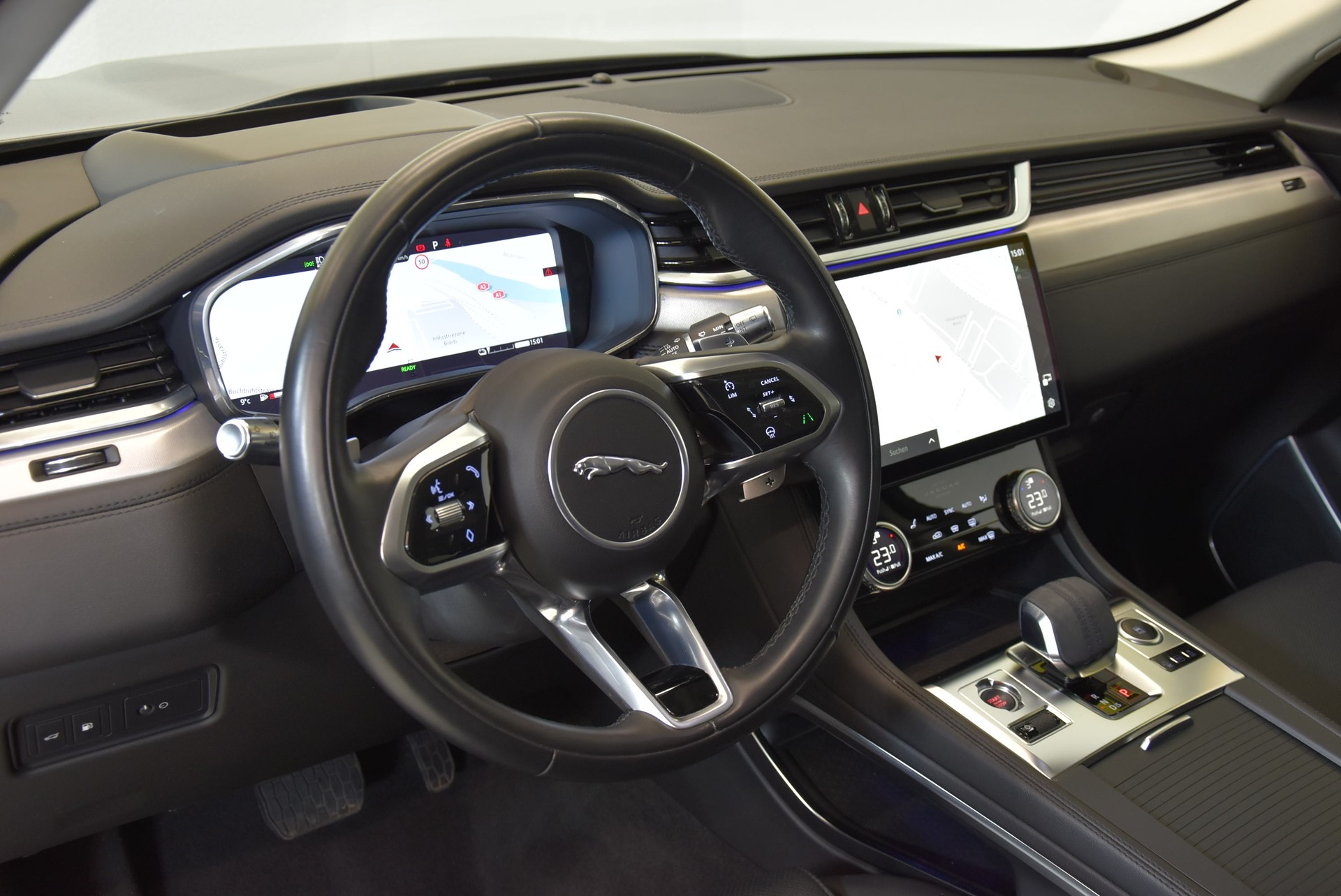 JAGUAR F-Pace 2.0 PHEV 404 S AWD-image-2