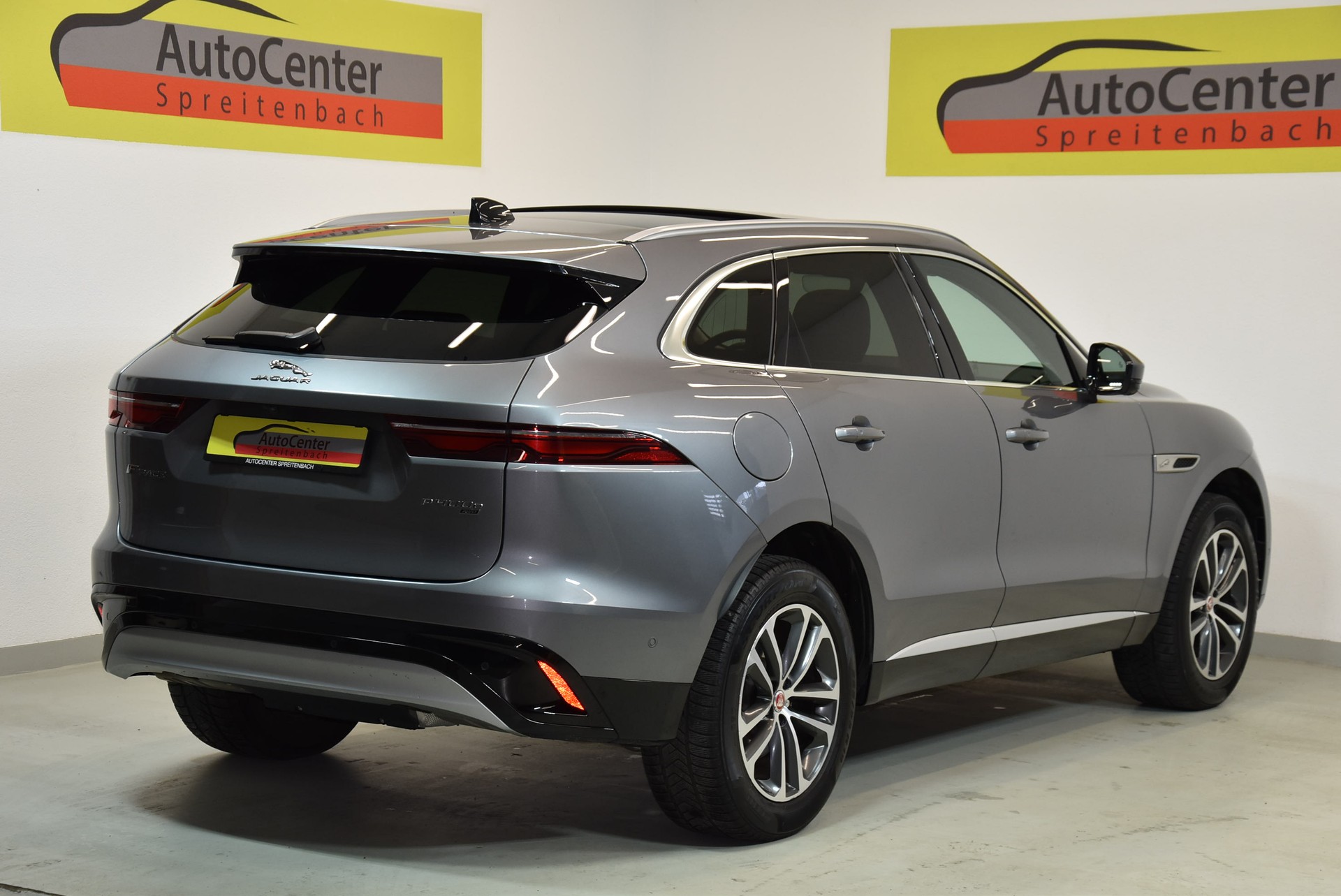 JAGUAR F-Pace 2.0 PHEV 404 S AWD-image-12