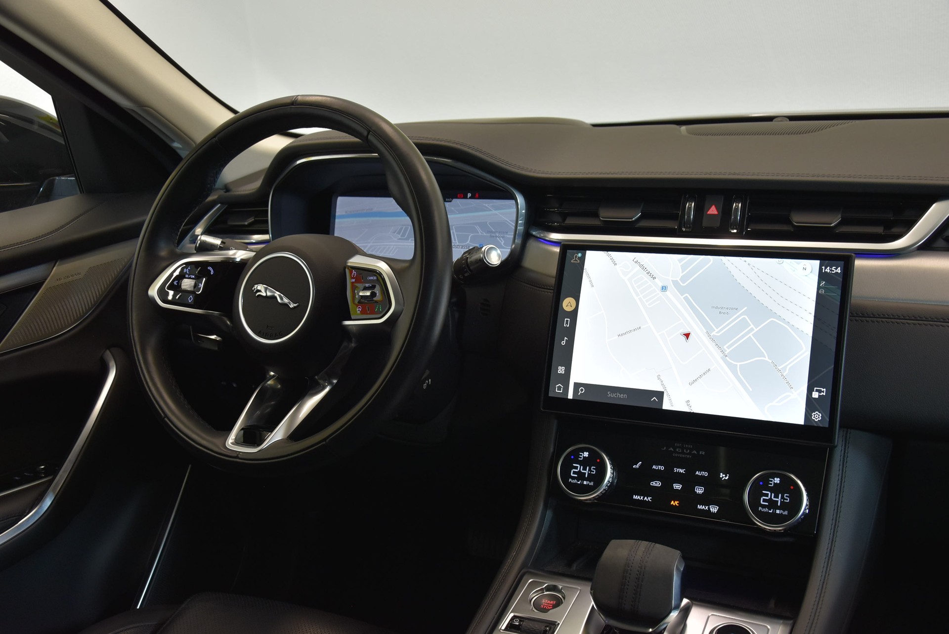 JAGUAR F-Pace 2.0 PHEV 404 S AWD-image-4