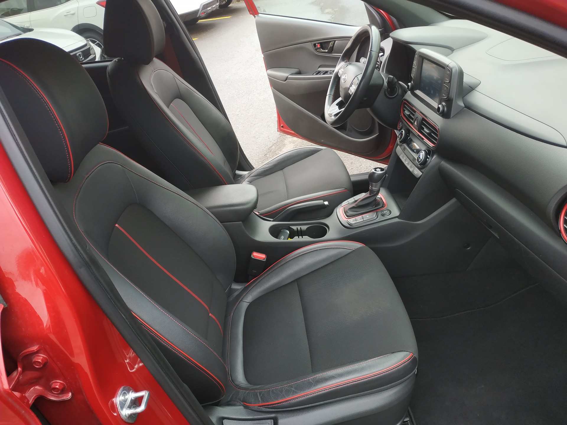 HYUNDAI Kona 1.6 T-GDi Launch 4WD DCT-image-13