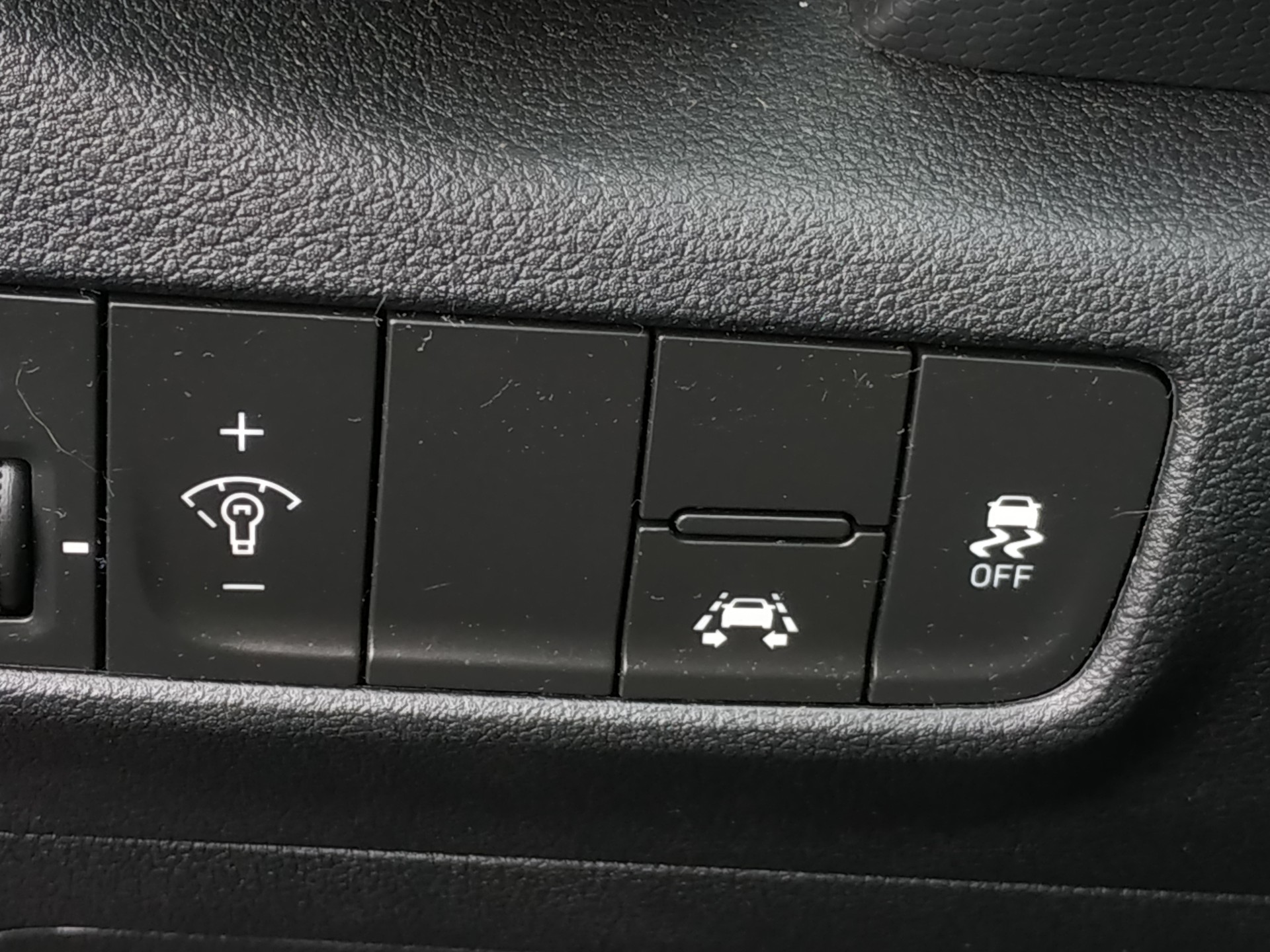 HYUNDAI Kona 1.6 T-GDi Launch 4WD DCT-image-17